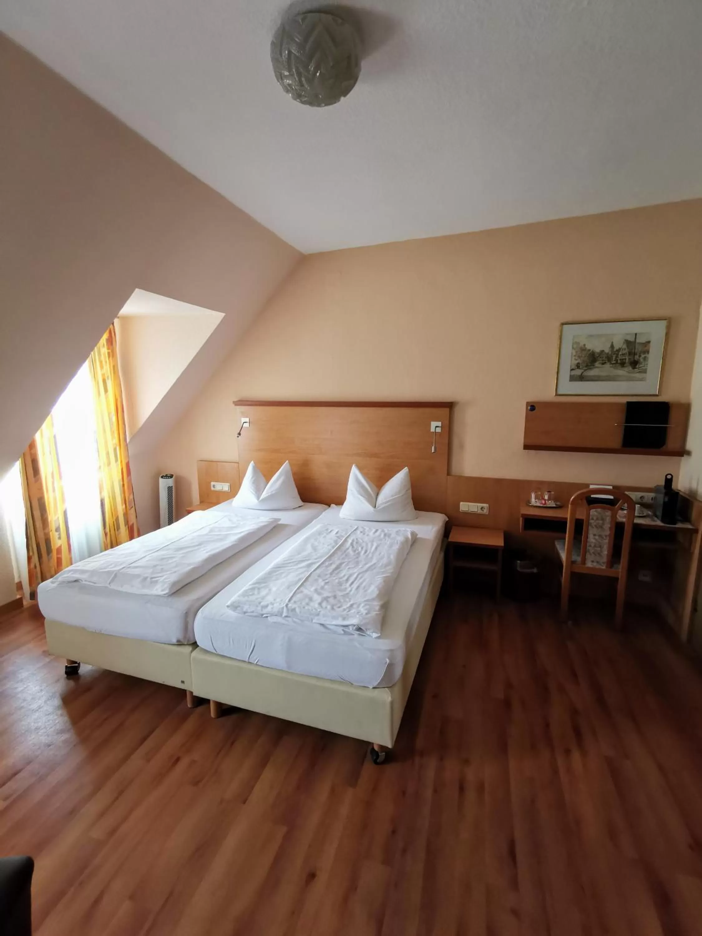 Photo of the whole room, Bed in Zum Winzermännle