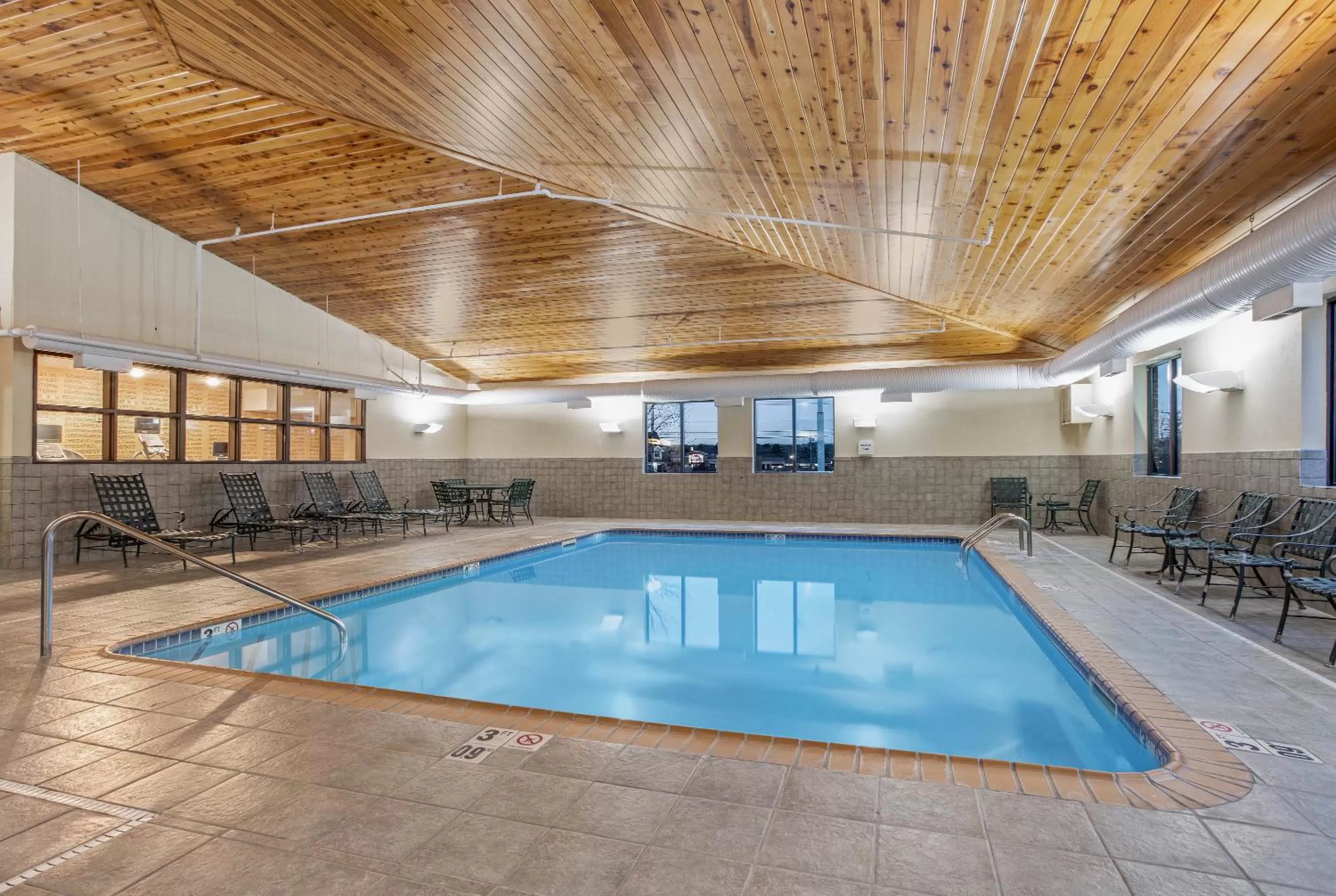 Swimming pool in La Quinta by Wyndham Norwich-Plainfield-Casino