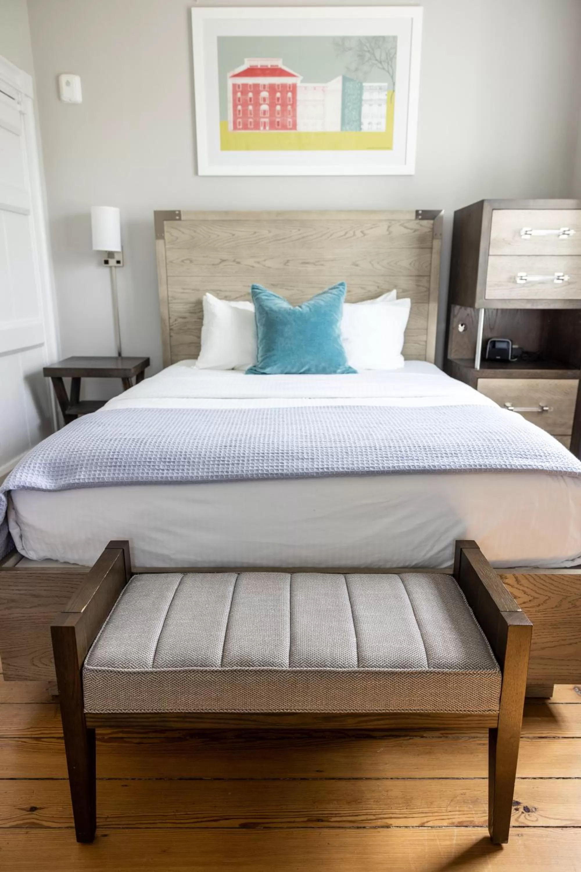 Toilet, Bed in The Blackburn Inn and Conference Center