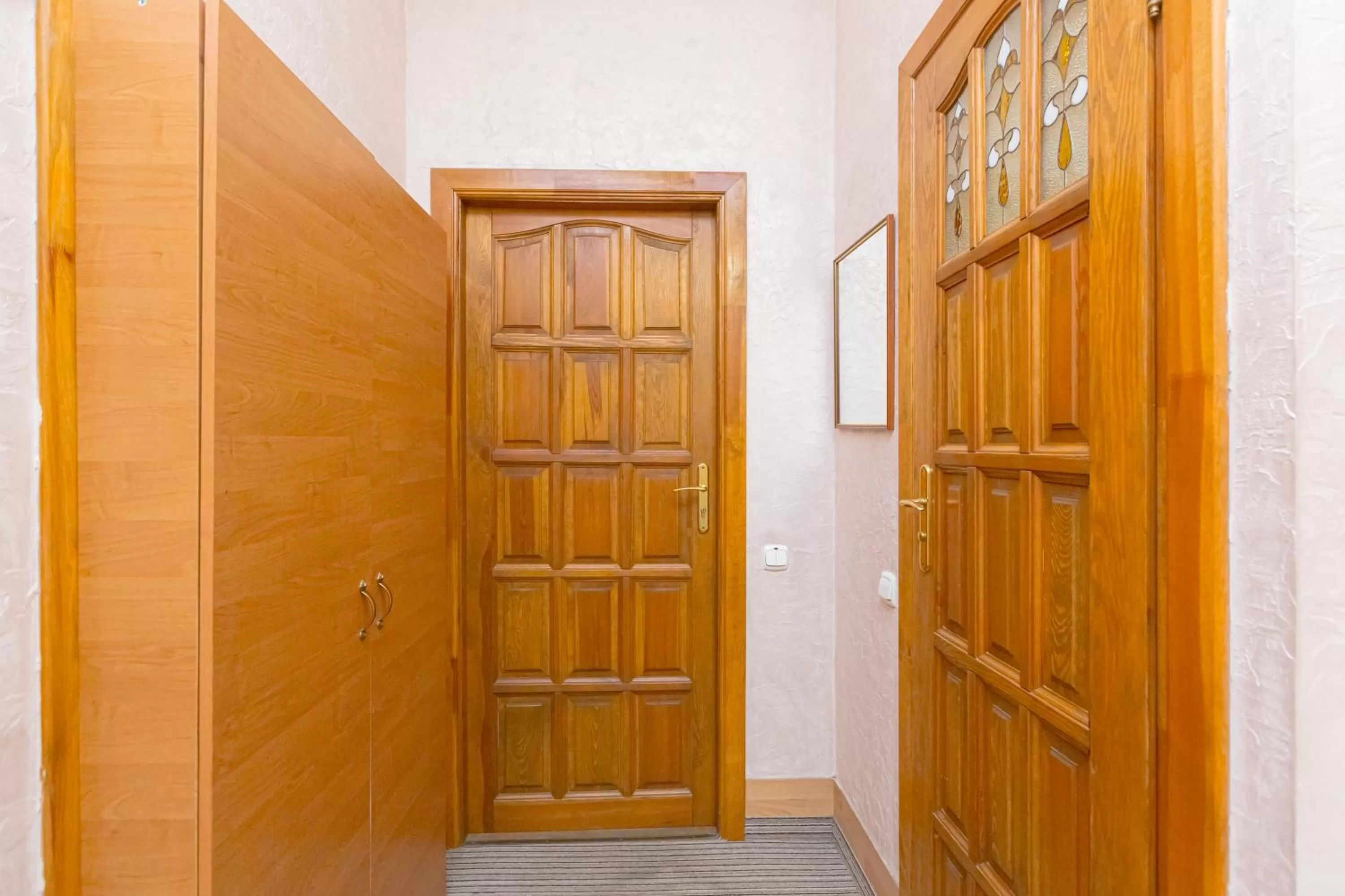 wardrobe in Staryi Krakiv