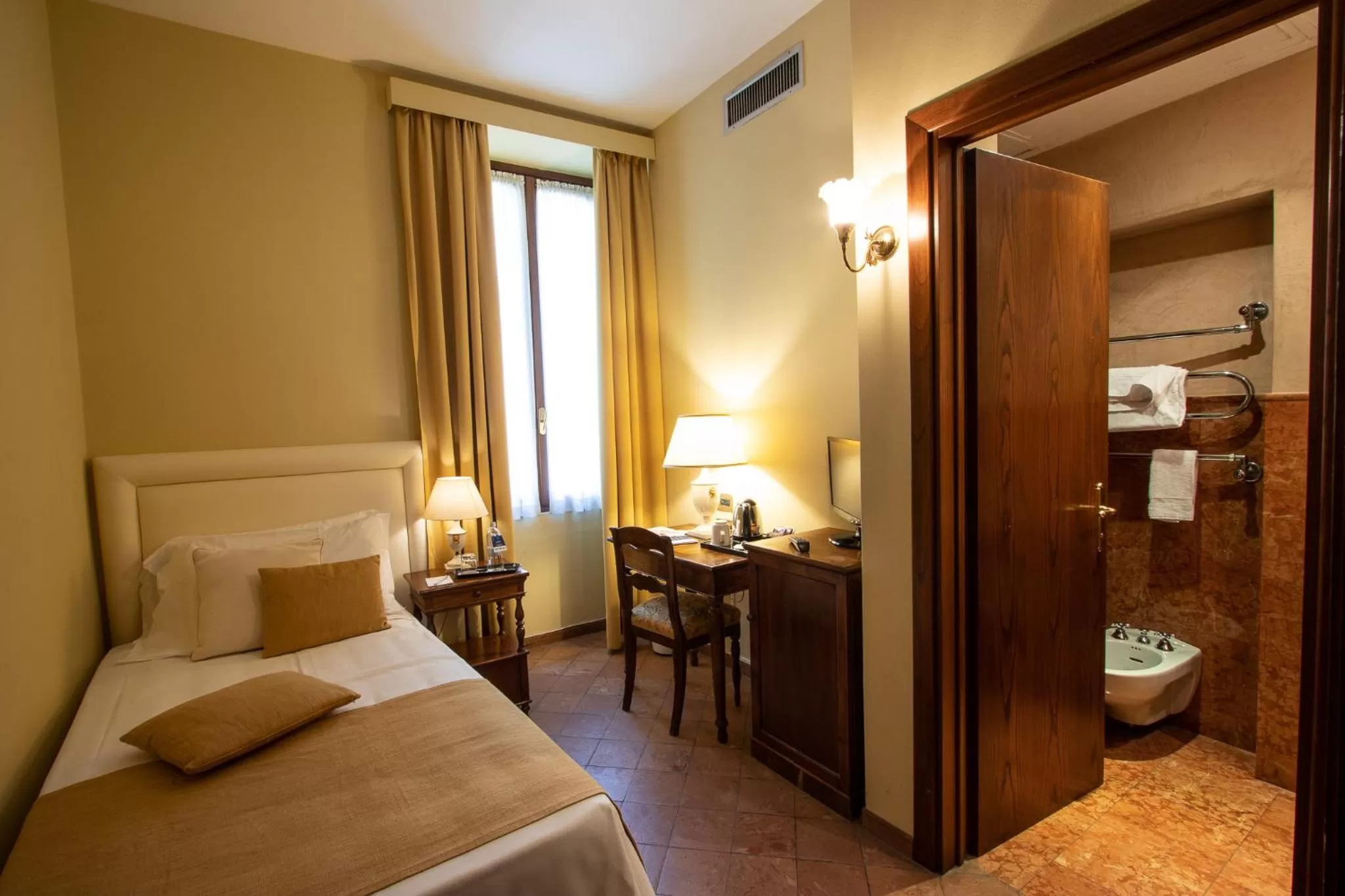 Photo of the whole room, Bed in Albergo Le Due Corti
