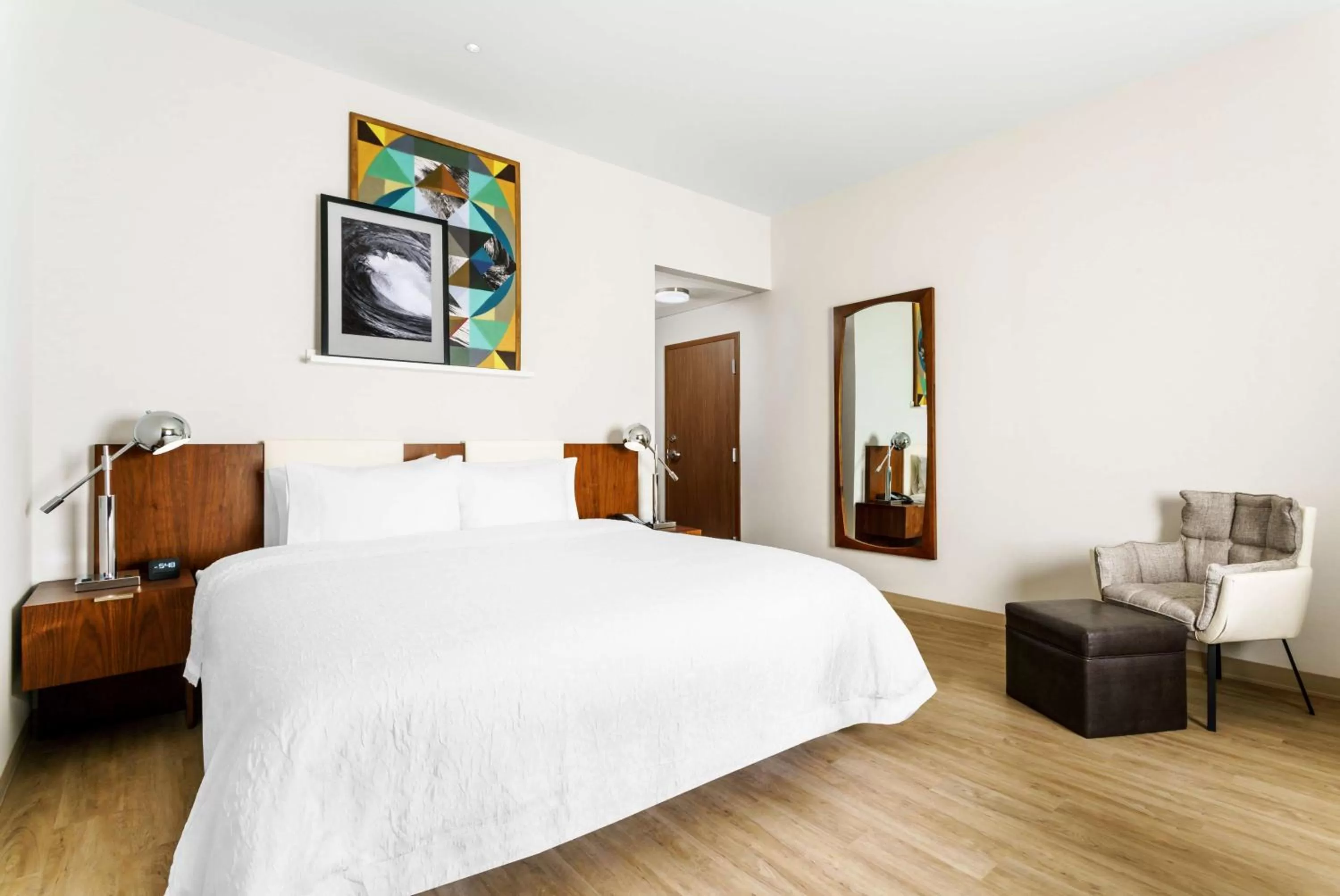 Bed in Hampton Inn & Suites Santa Monica