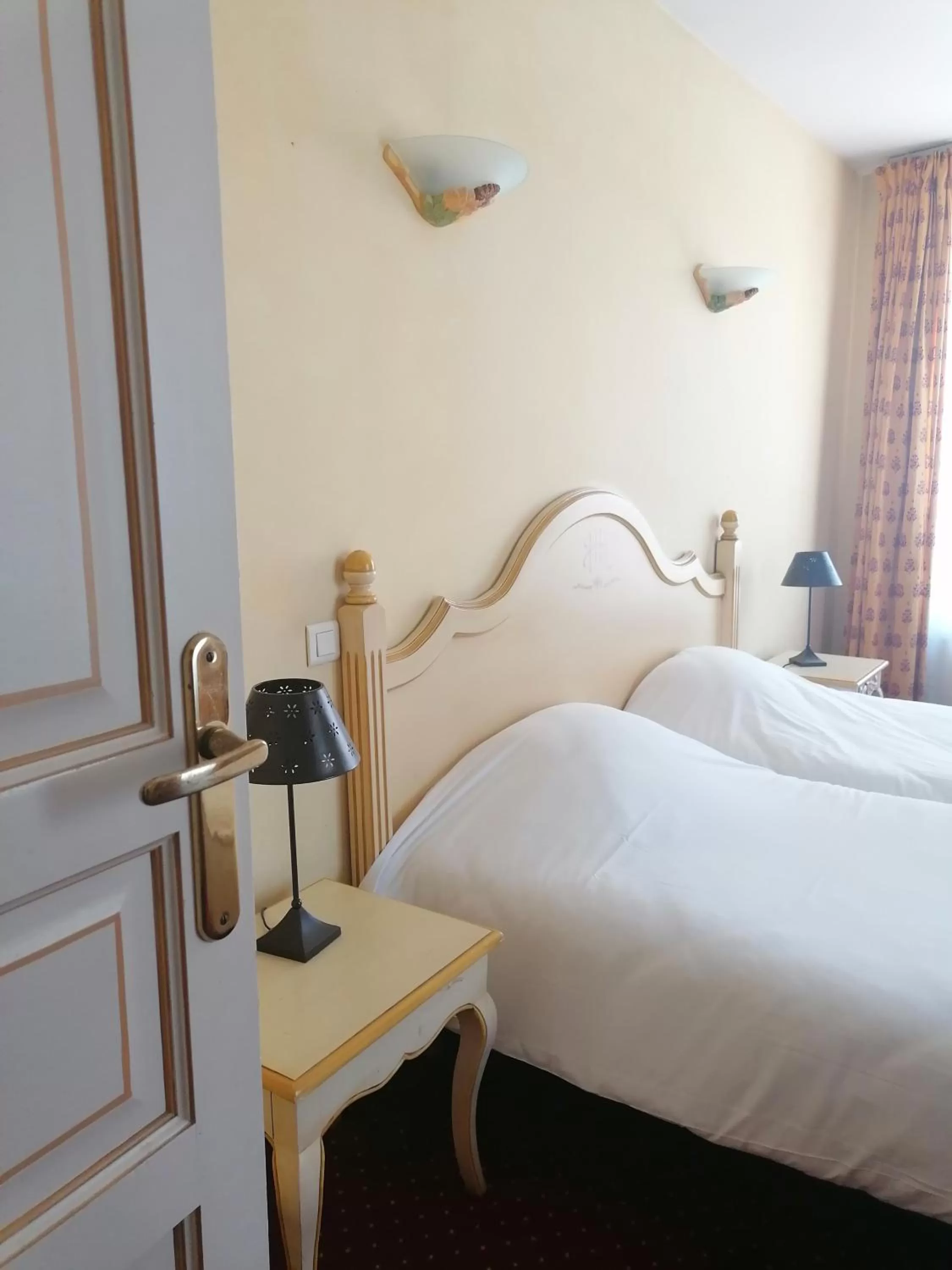 Bed in Hôtel l'Arena