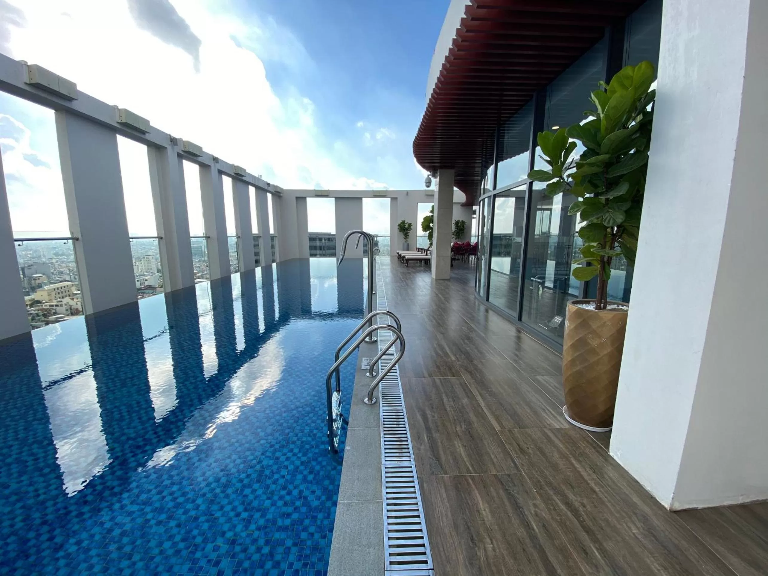 Swimming pool in Muong Thanh Luxury Saigon Hotel