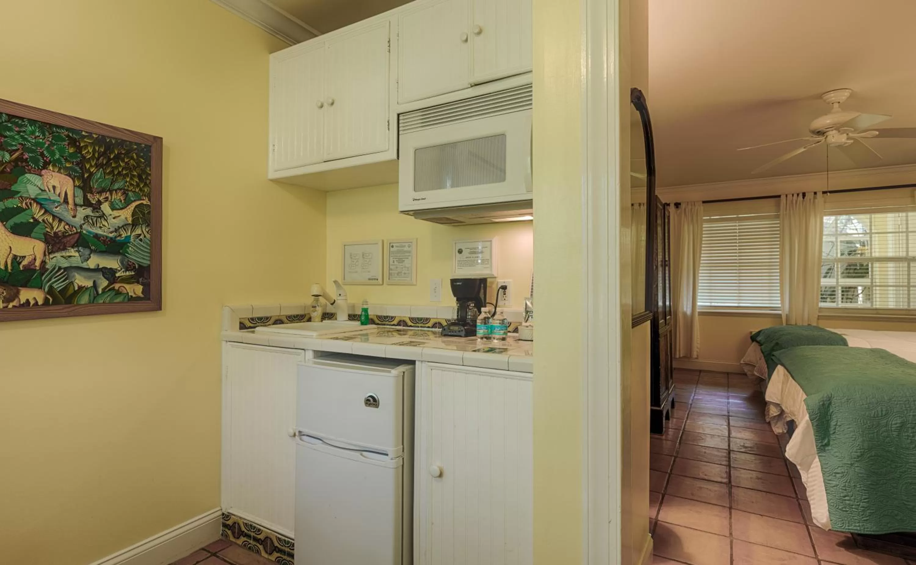 Kitchen or kitchenette in The Caribbean Court Boutique Hotel