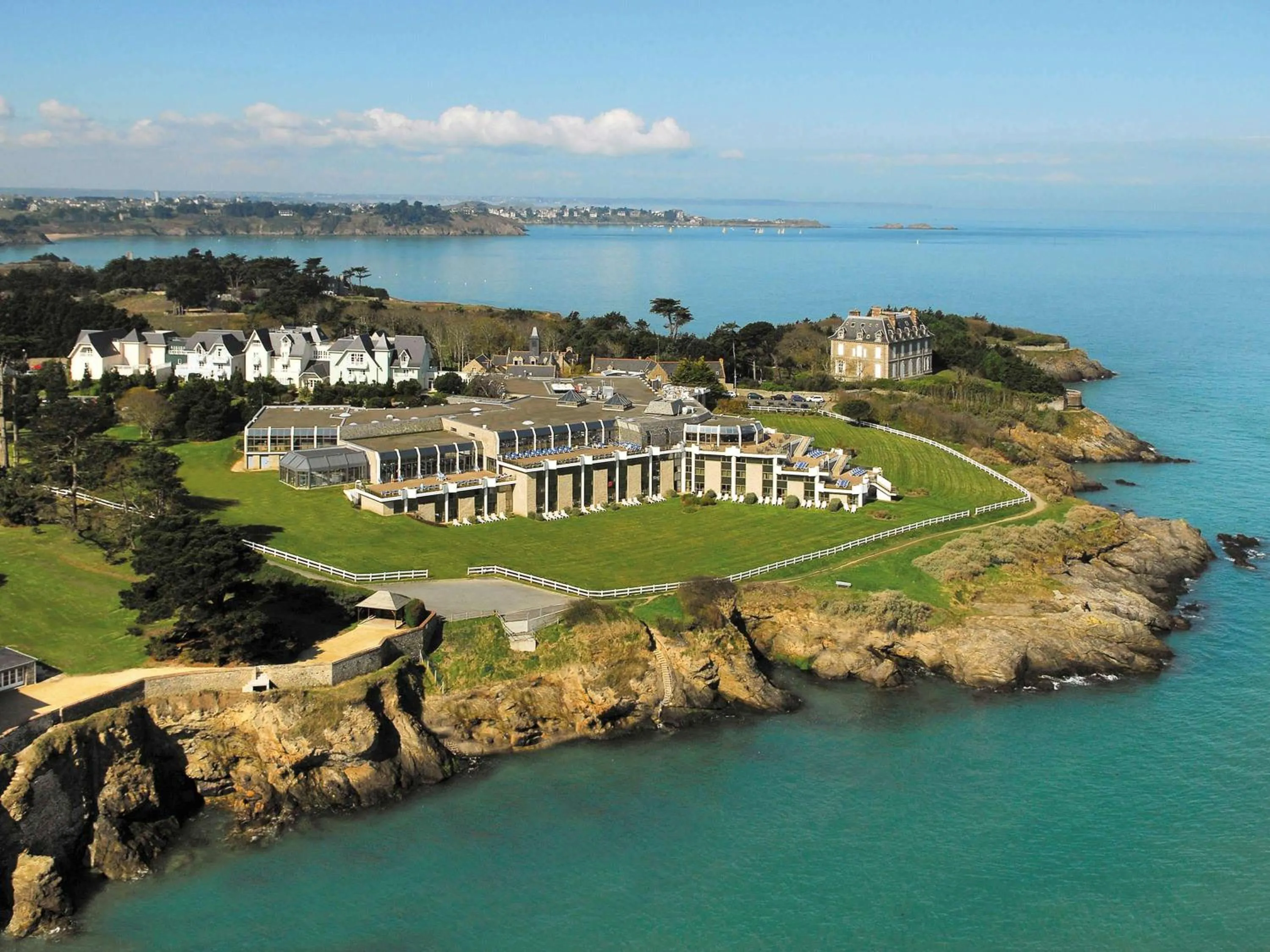 Property building in Emeria Dinard Thalasso Spa