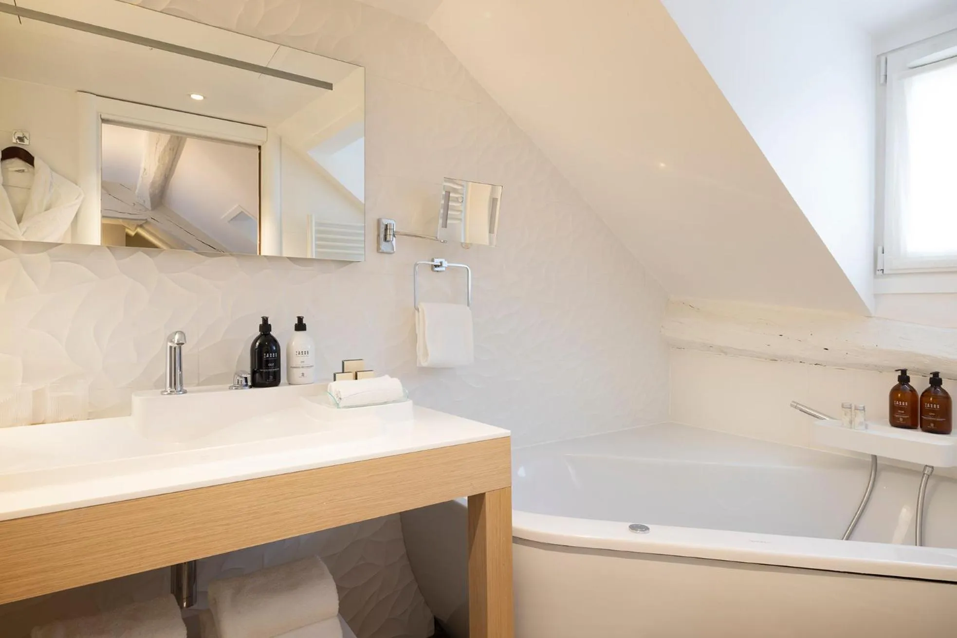 Bath in Hotel Chavanel