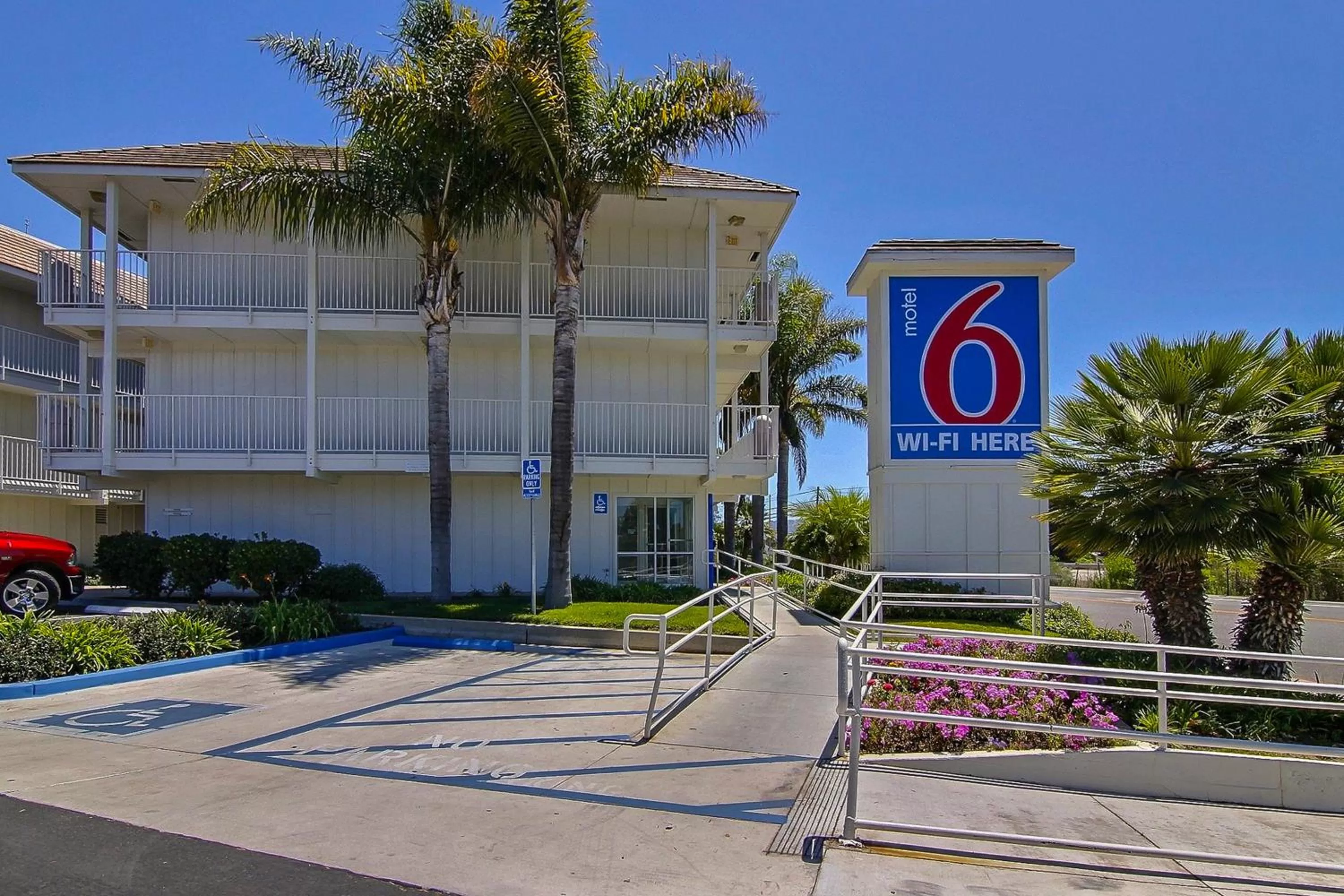 Facade/entrance in Motel 6-Carpinteria, CA - Santa Barbara - North