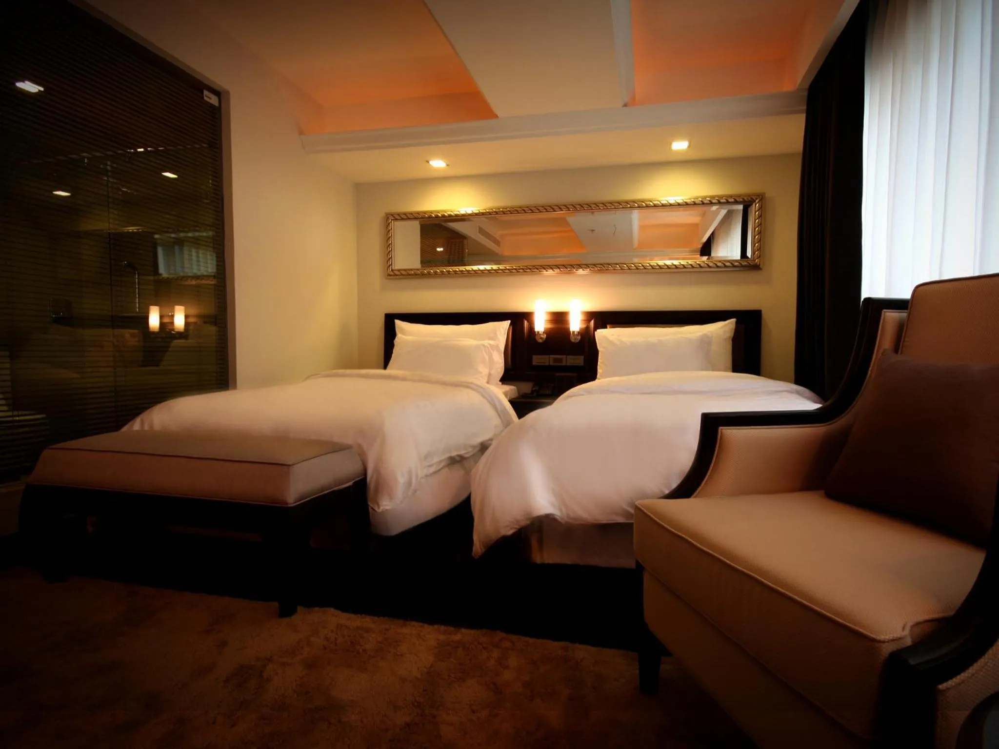 Bed in Gulliver's Tavern Hotel