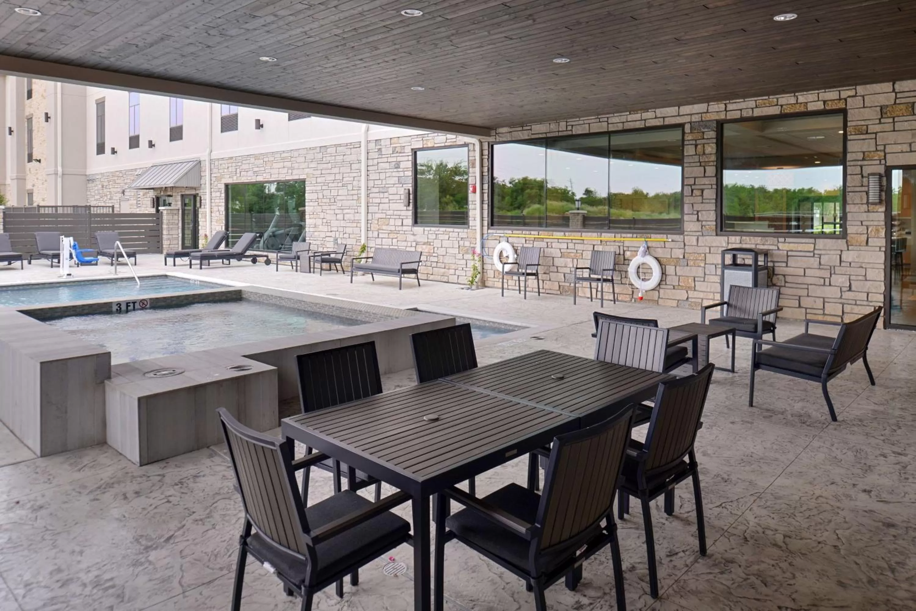 Activities, Restaurant/Places to Eat in Best Western Premier Energy Corridor