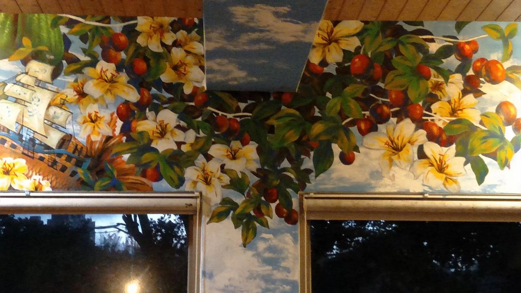 TV/Entertainment Center in Rainbow Bridge B&B