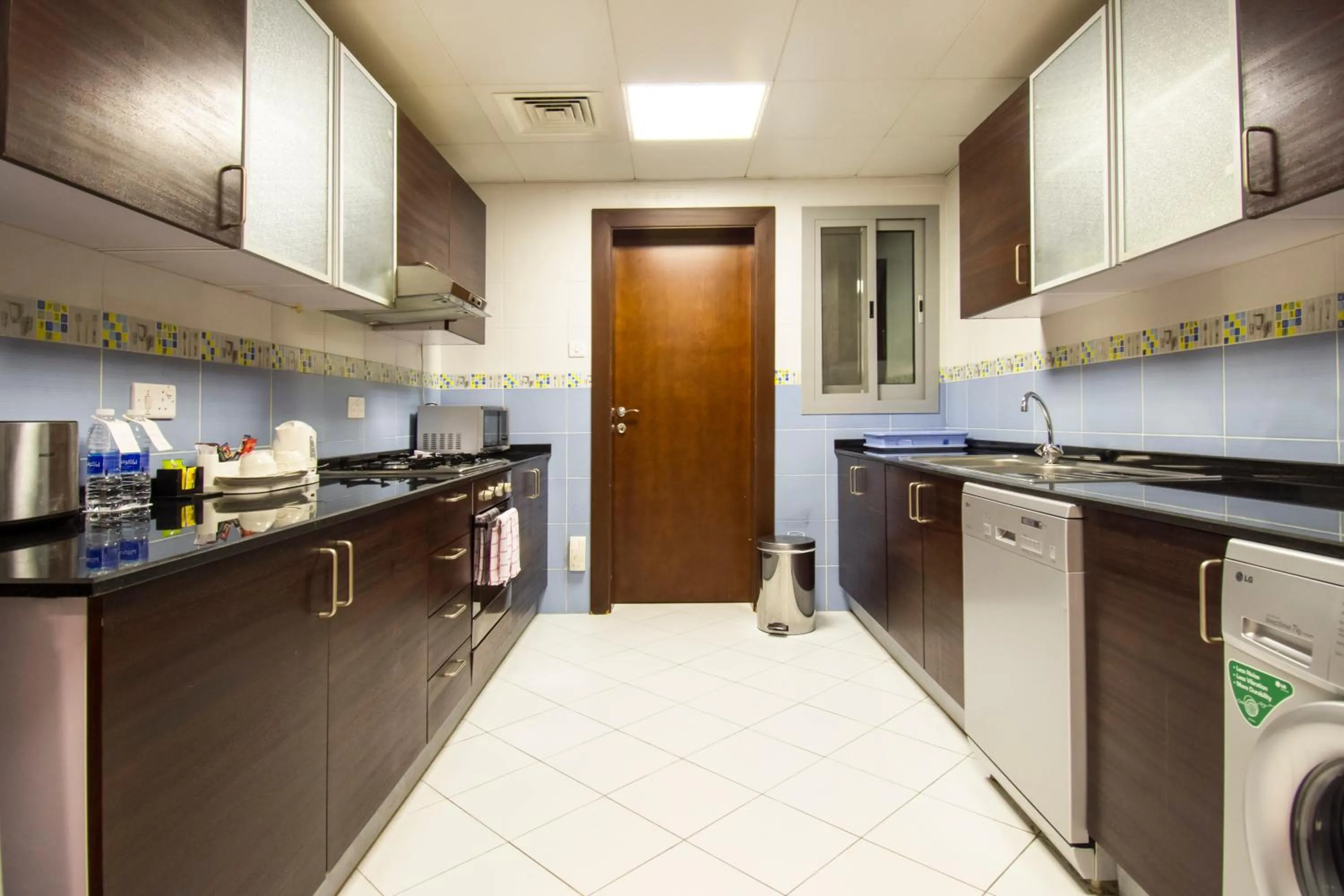 Kitchen or kitchenette in City Seasons Hotel & Suites Muscat