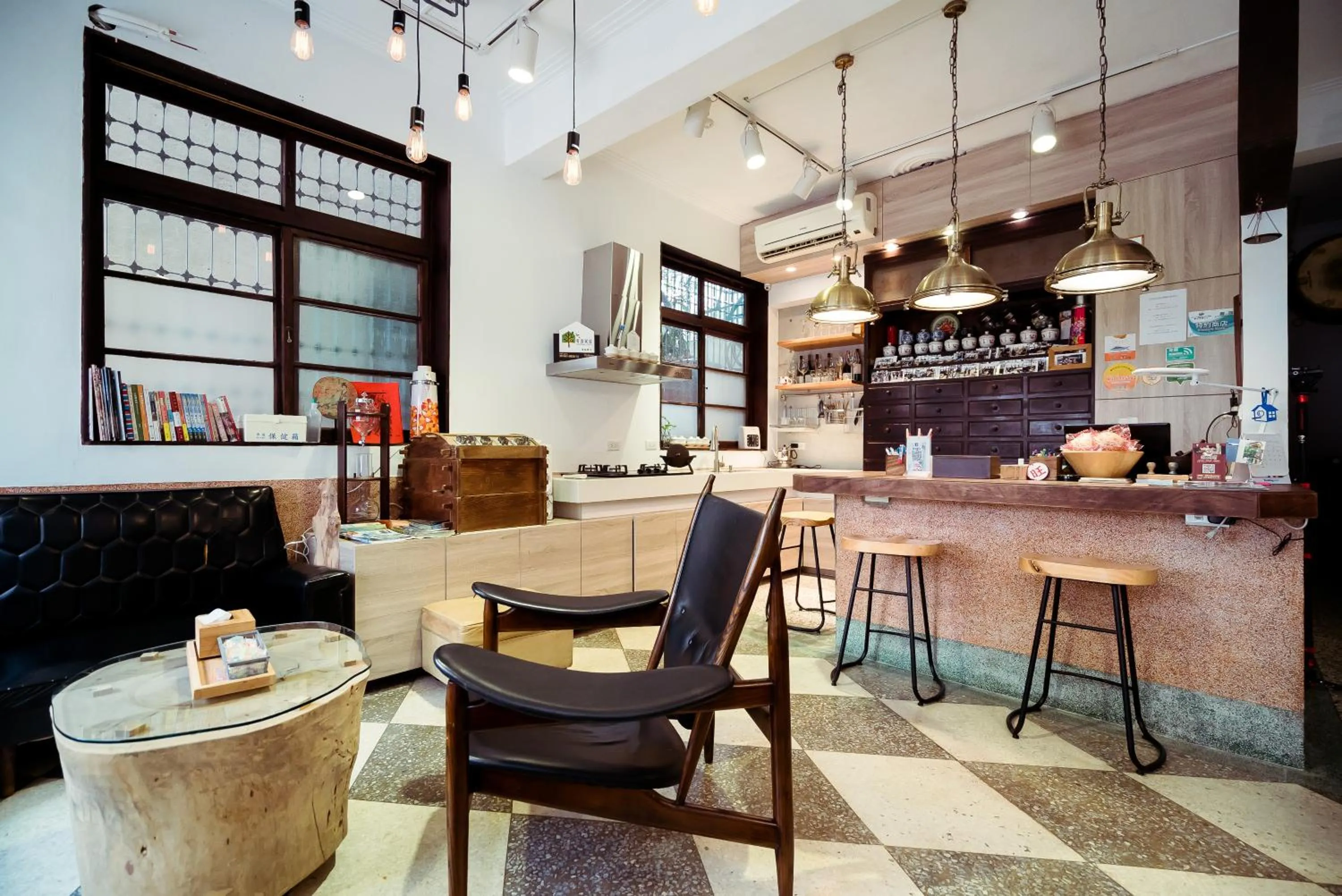 Communal lounge/ TV room in Chung Fu Inn