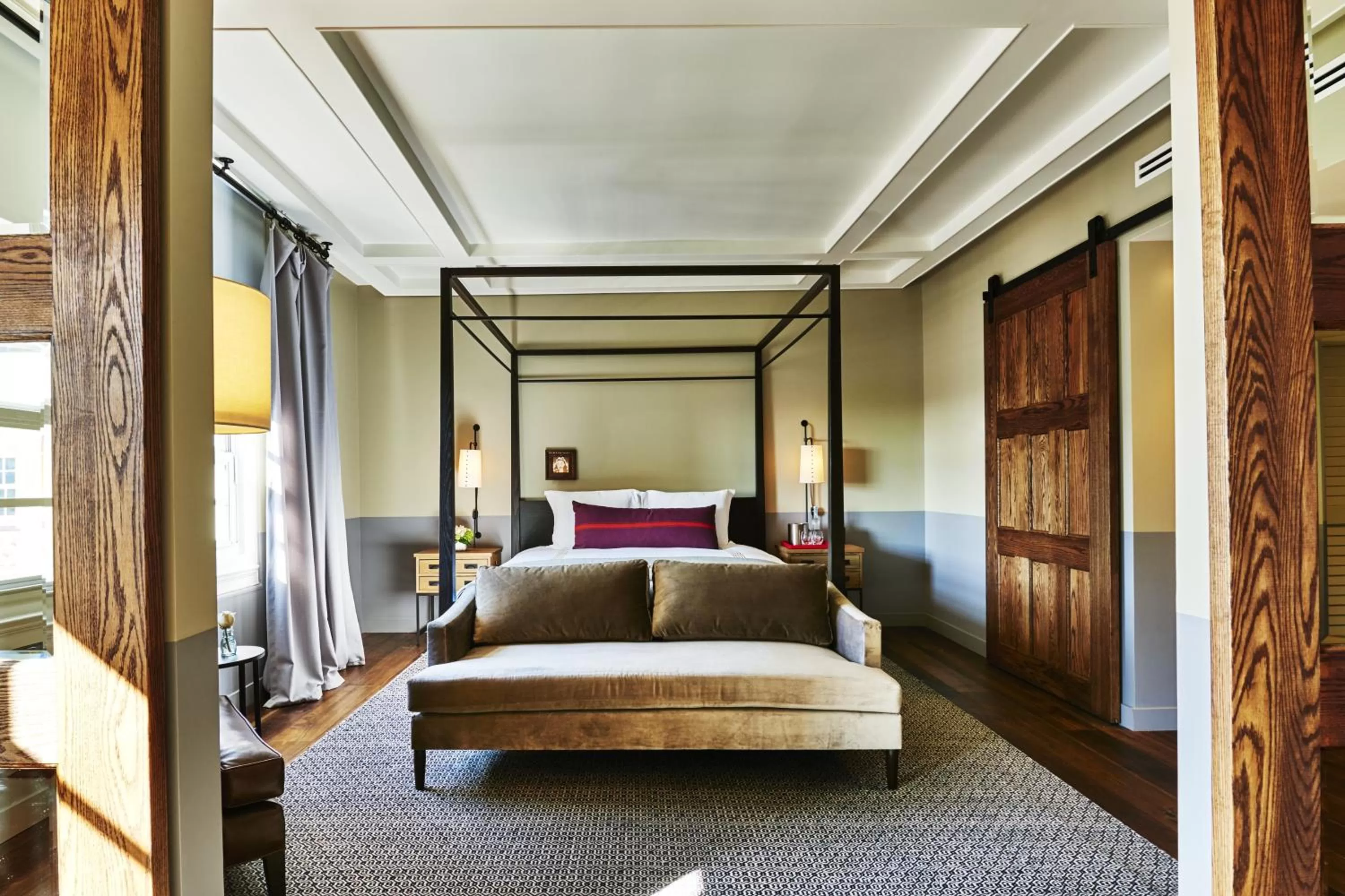 Bedroom, Bed in The Hollywood Roosevelt