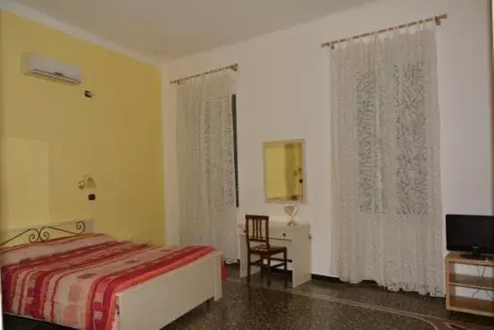 Double/ Twin Room in Family Hotel Balbi Double/ Twin Room in Family Hotel Balbi