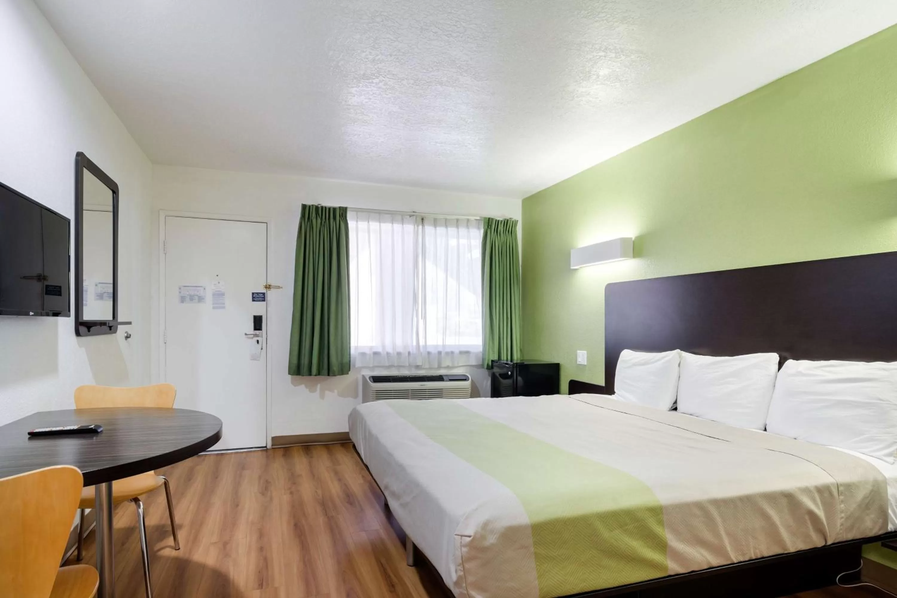 Photo of the whole room, Bed in Motel 6-Santa Fe, NM - Downtown