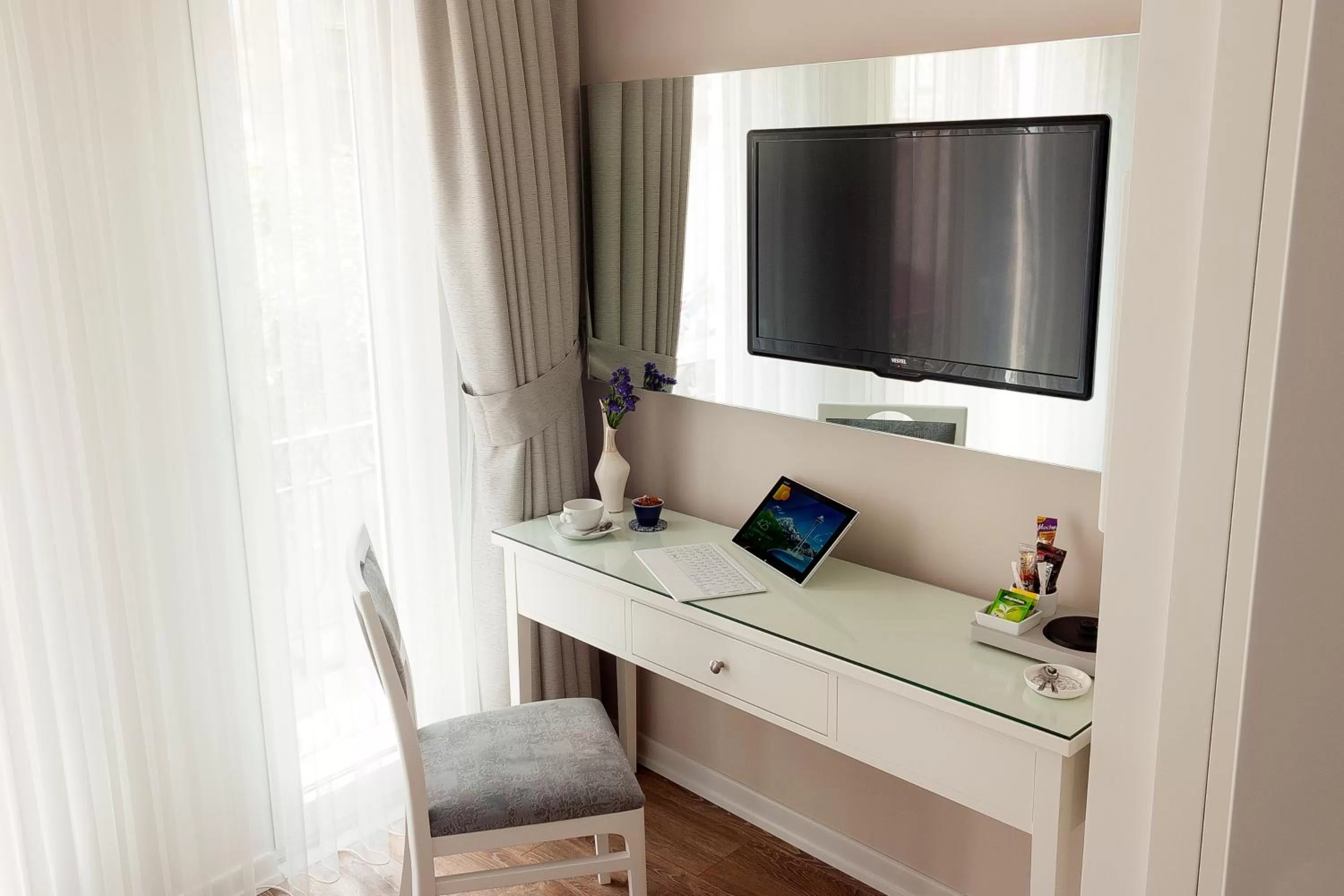 TV and multimedia in Ten Rooms Istanbul Hotel