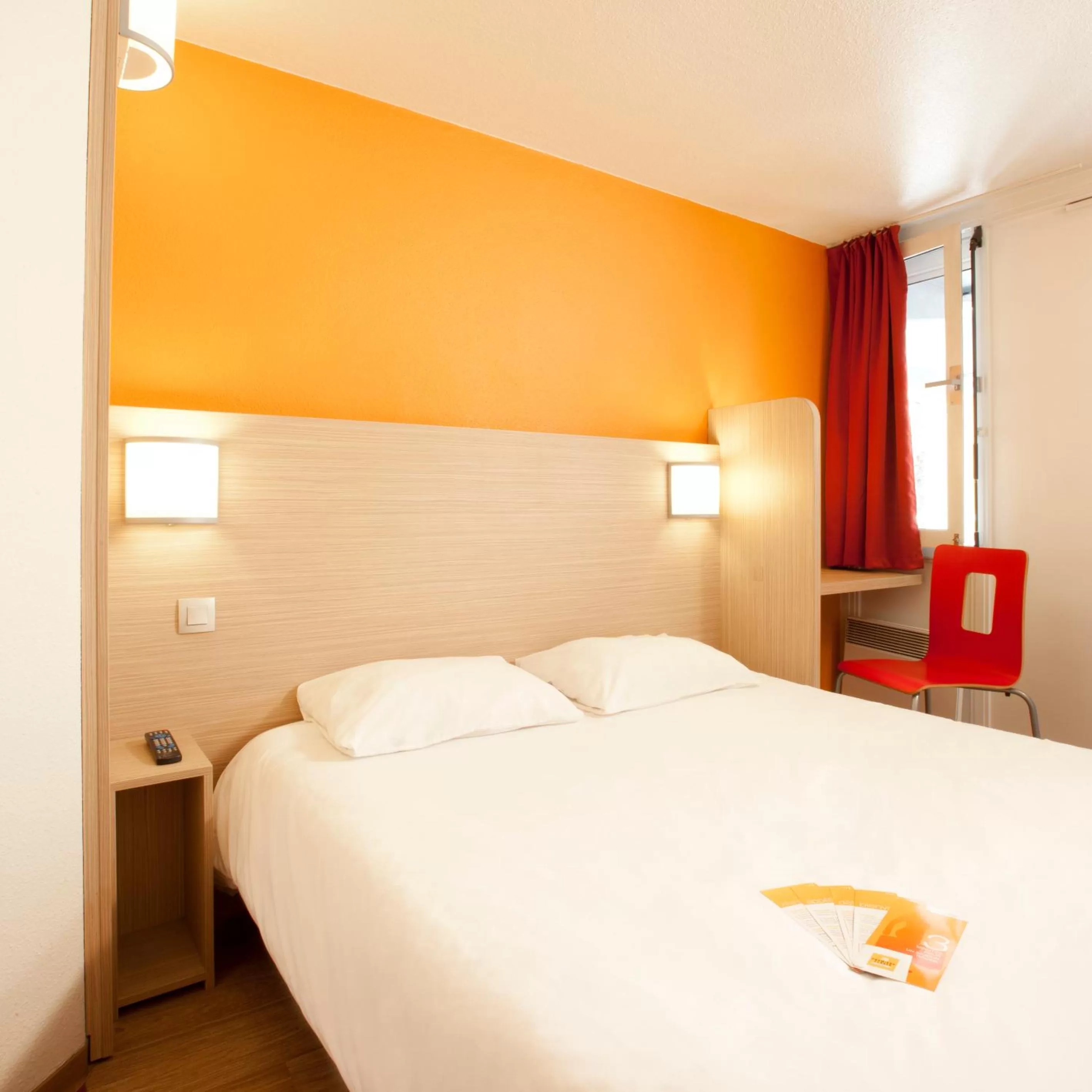 Bed in Premiere Classe Caen Est - Mondeville