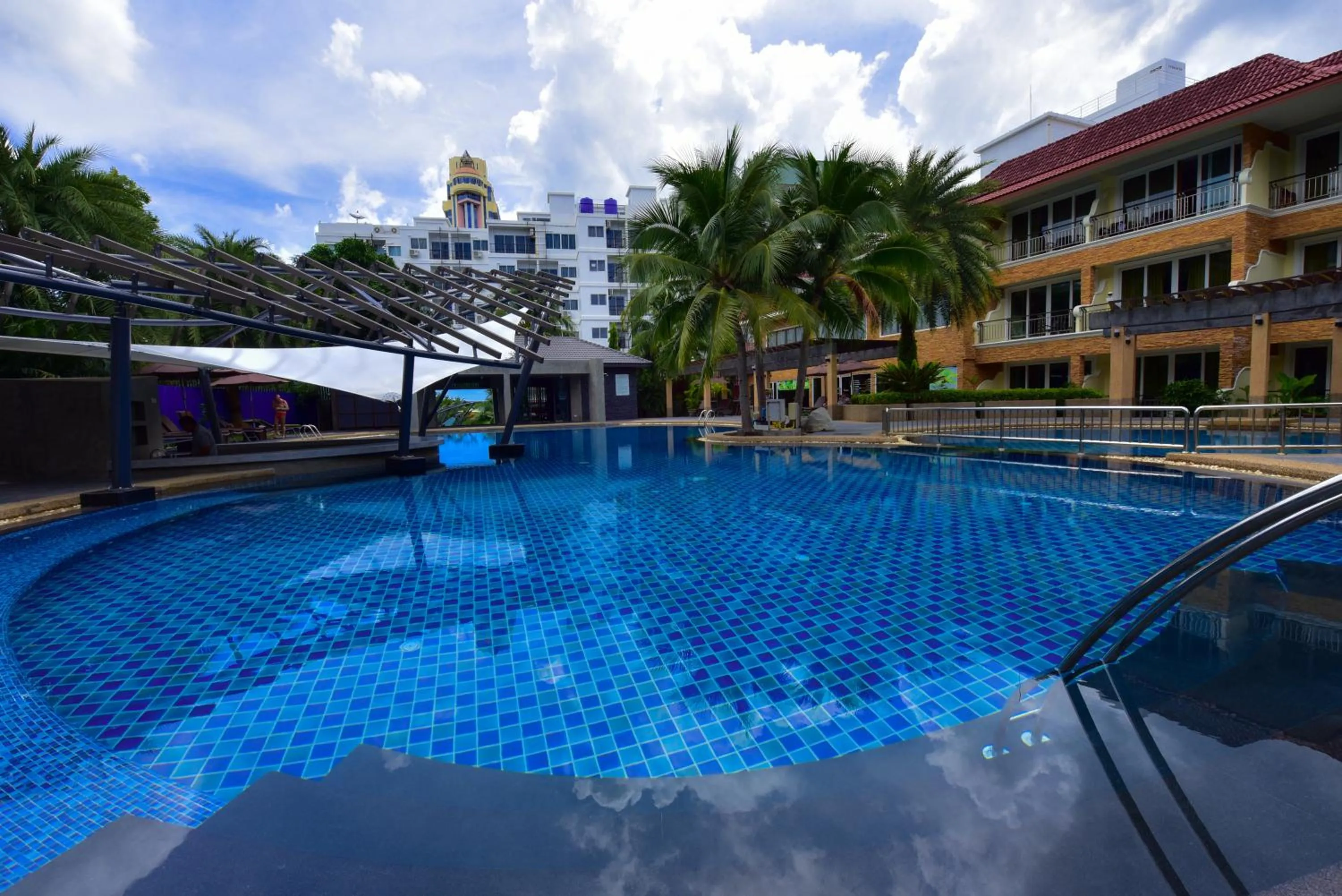 Swimming pool in R-Mar Resort and Spa Patong, Phuket