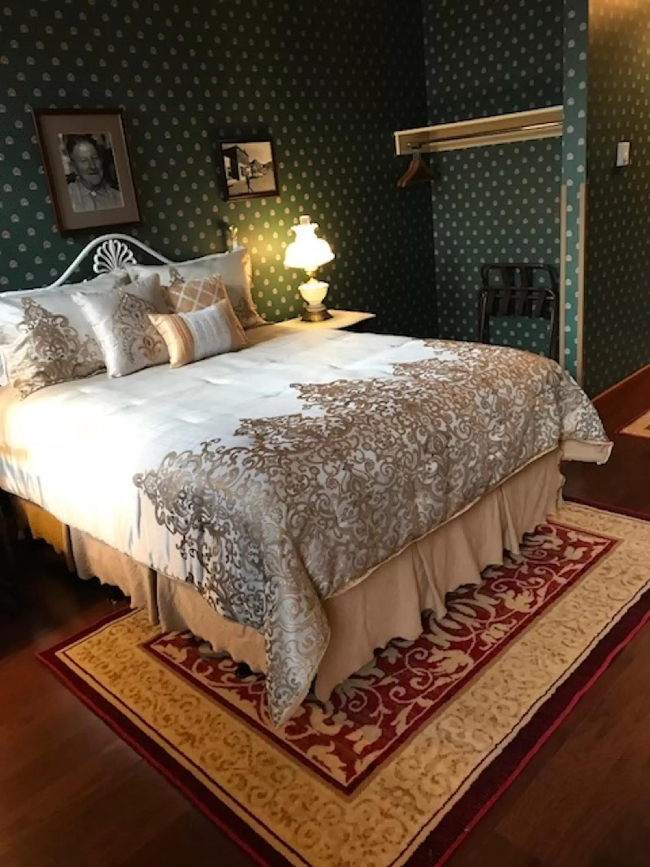 Physician, 1 Queen Bed (Second Floor - No Elevator) in Cripple Creek Hospitality House & Travel Park Physician, 1 Queen Bed (Second Floor - No Elevator) in Cripple Creek Hospitality House & Travel Park