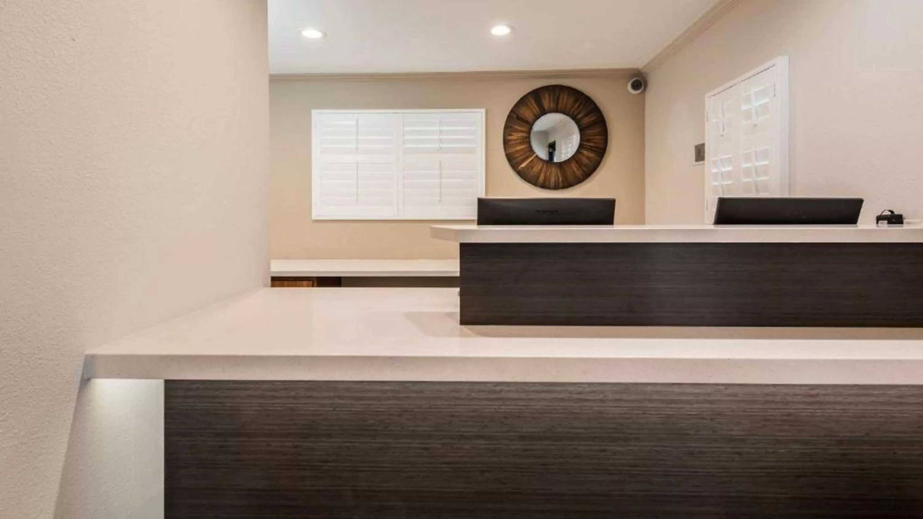 Lobby or reception in SureStay Hotel by Best Western Fairfield Napa Valley
