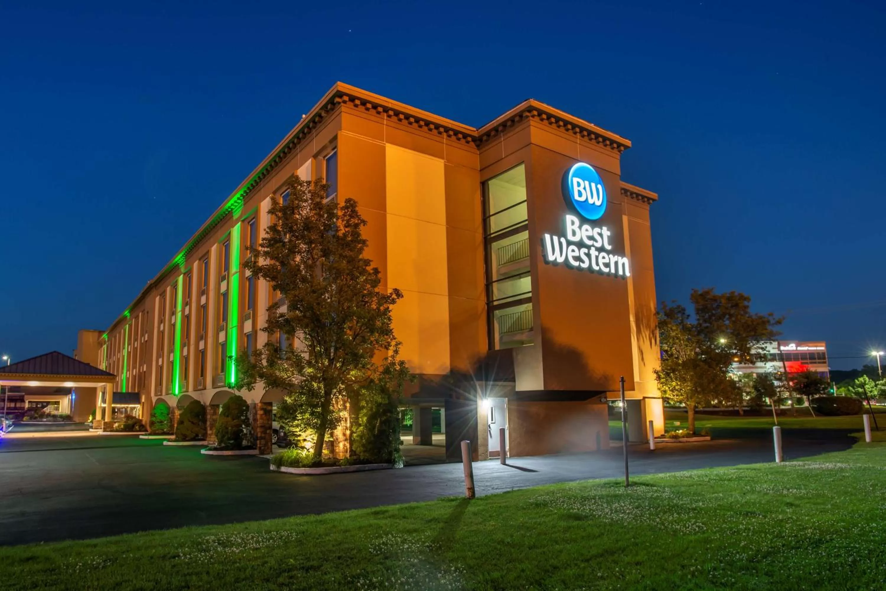 Property building in Best Western Fort Washington Inn