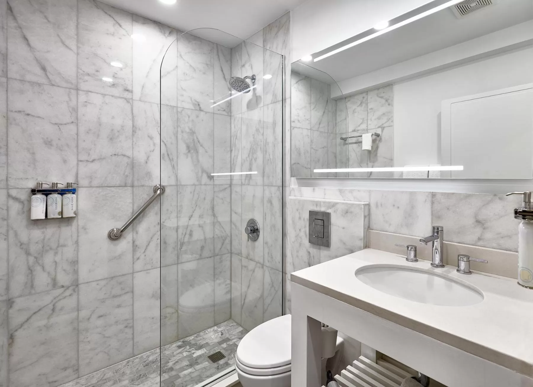 Shower in R Hotel Kingston