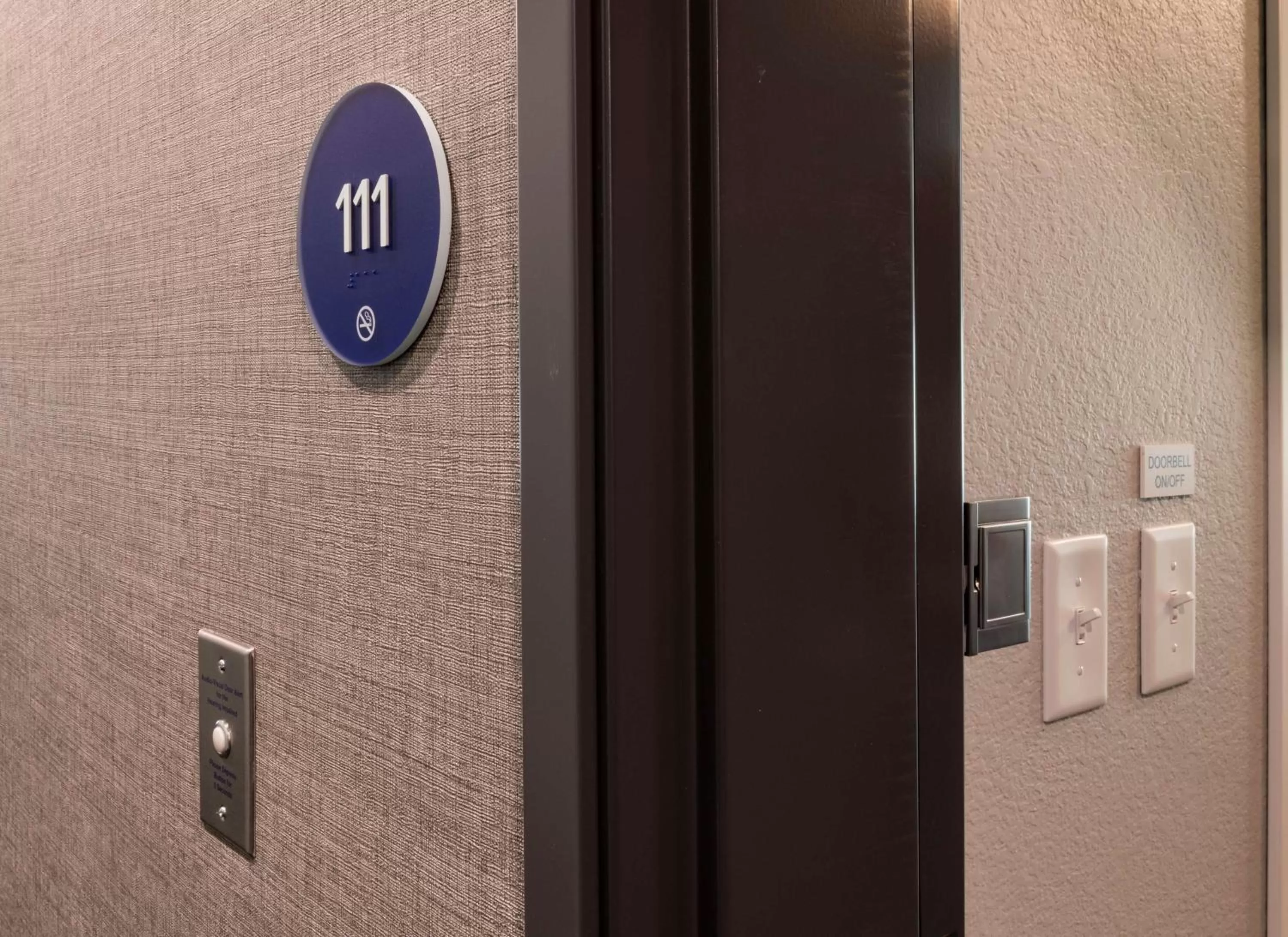 Photo of the whole room in Tru By Hilton Phoenix Glendale Westgate