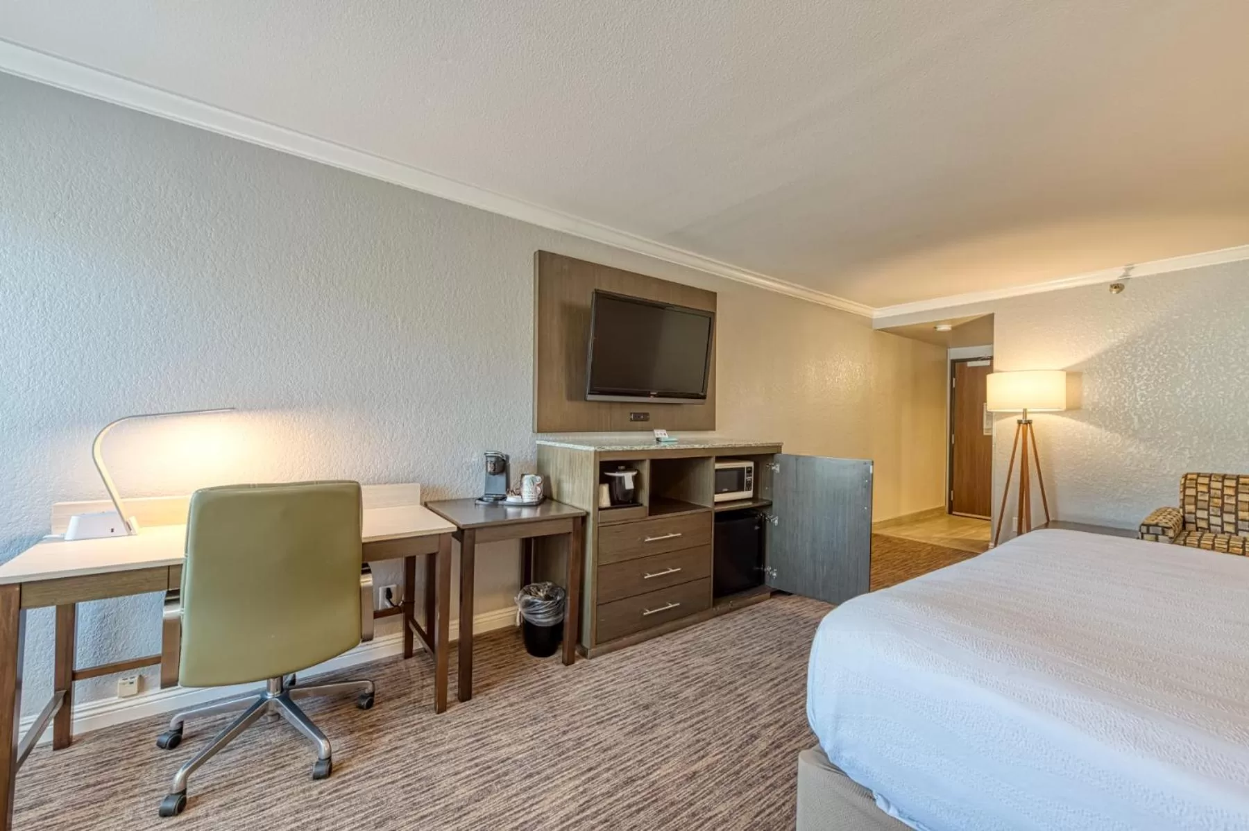 Coffee/tea facilities, Bed in Amanzi Hotel, an Ascend Collection Hotel