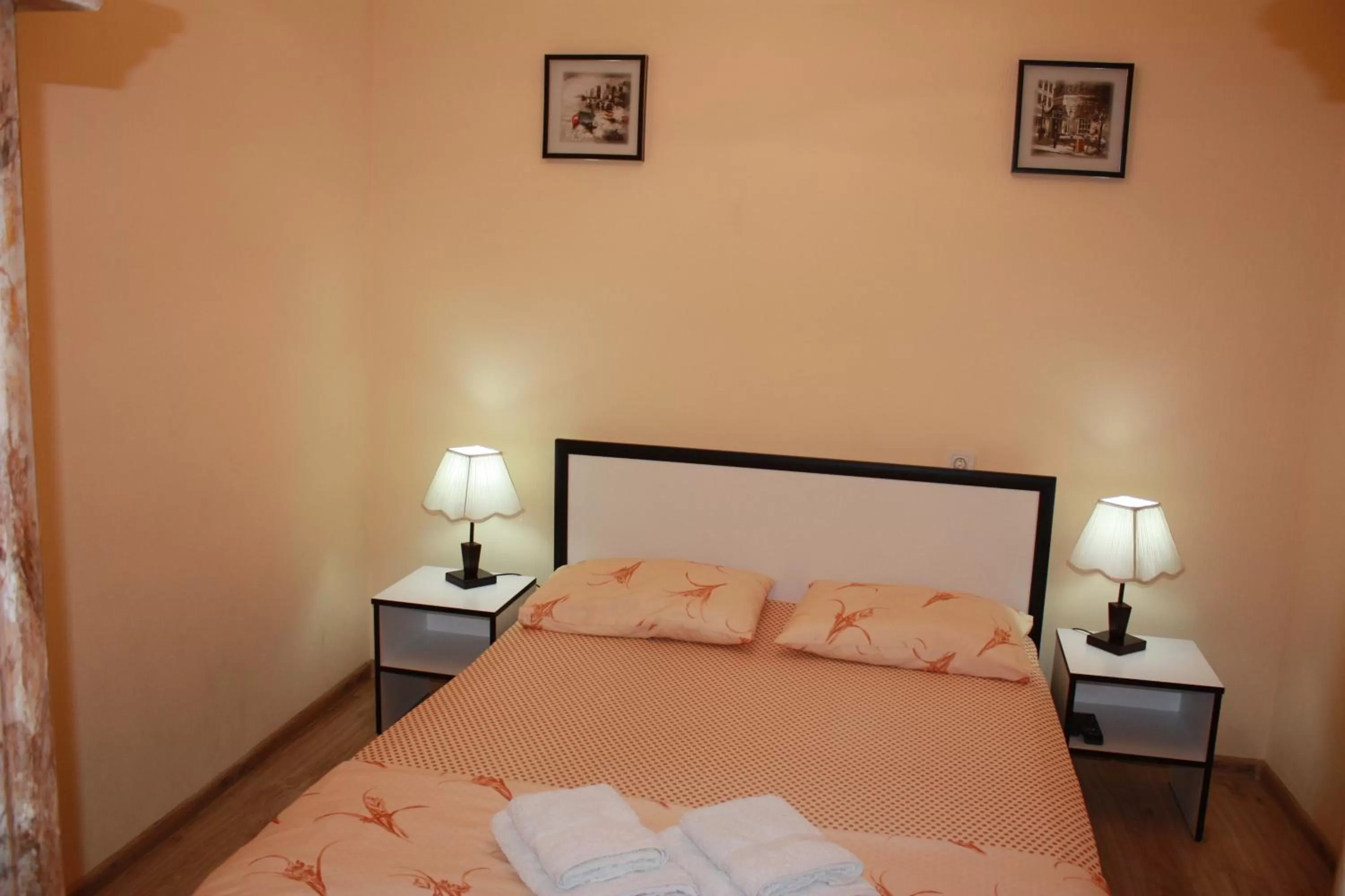 Bedroom, Bed in Paradise Hotel