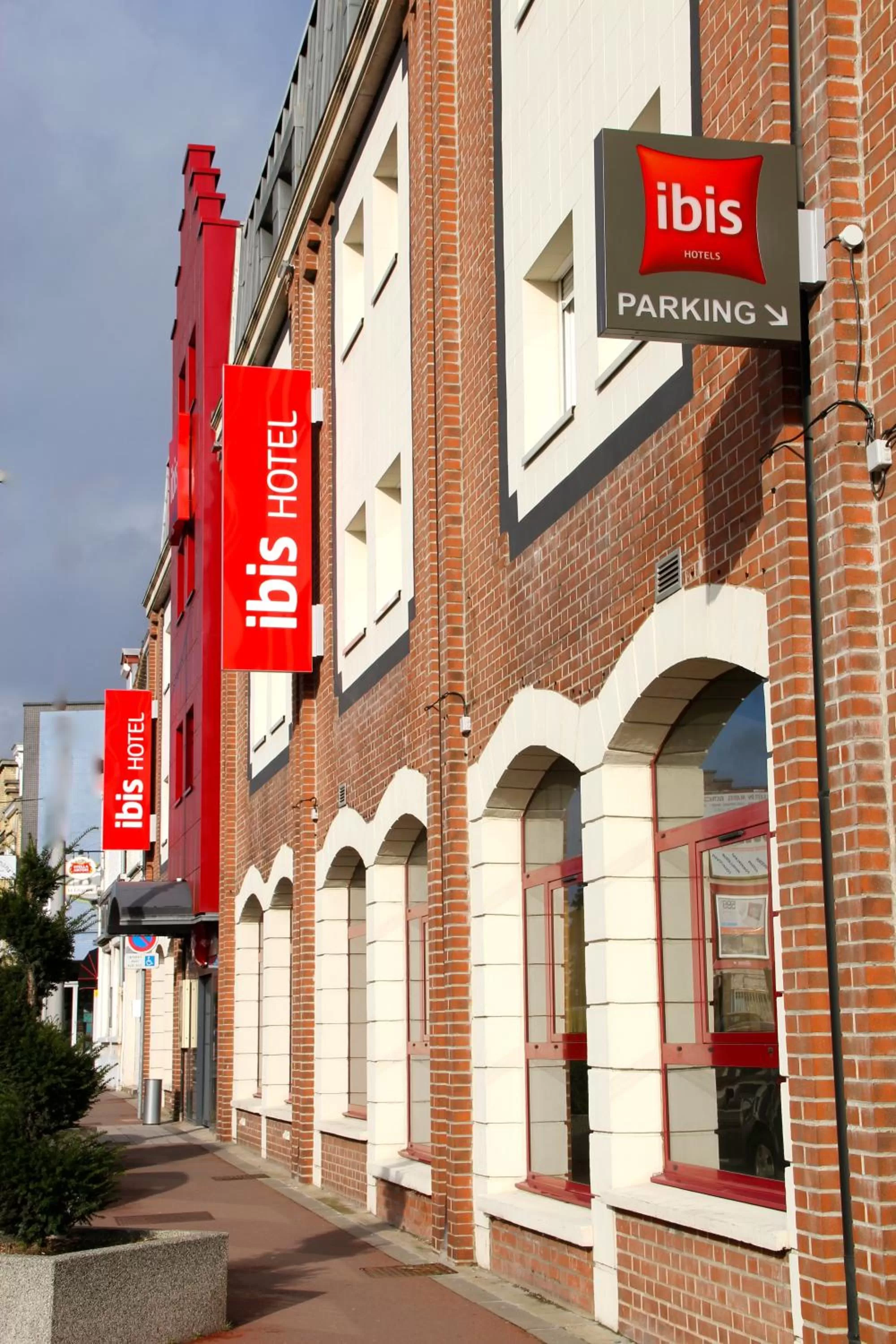Facade/entrance in ibis Lille Lomme Centre