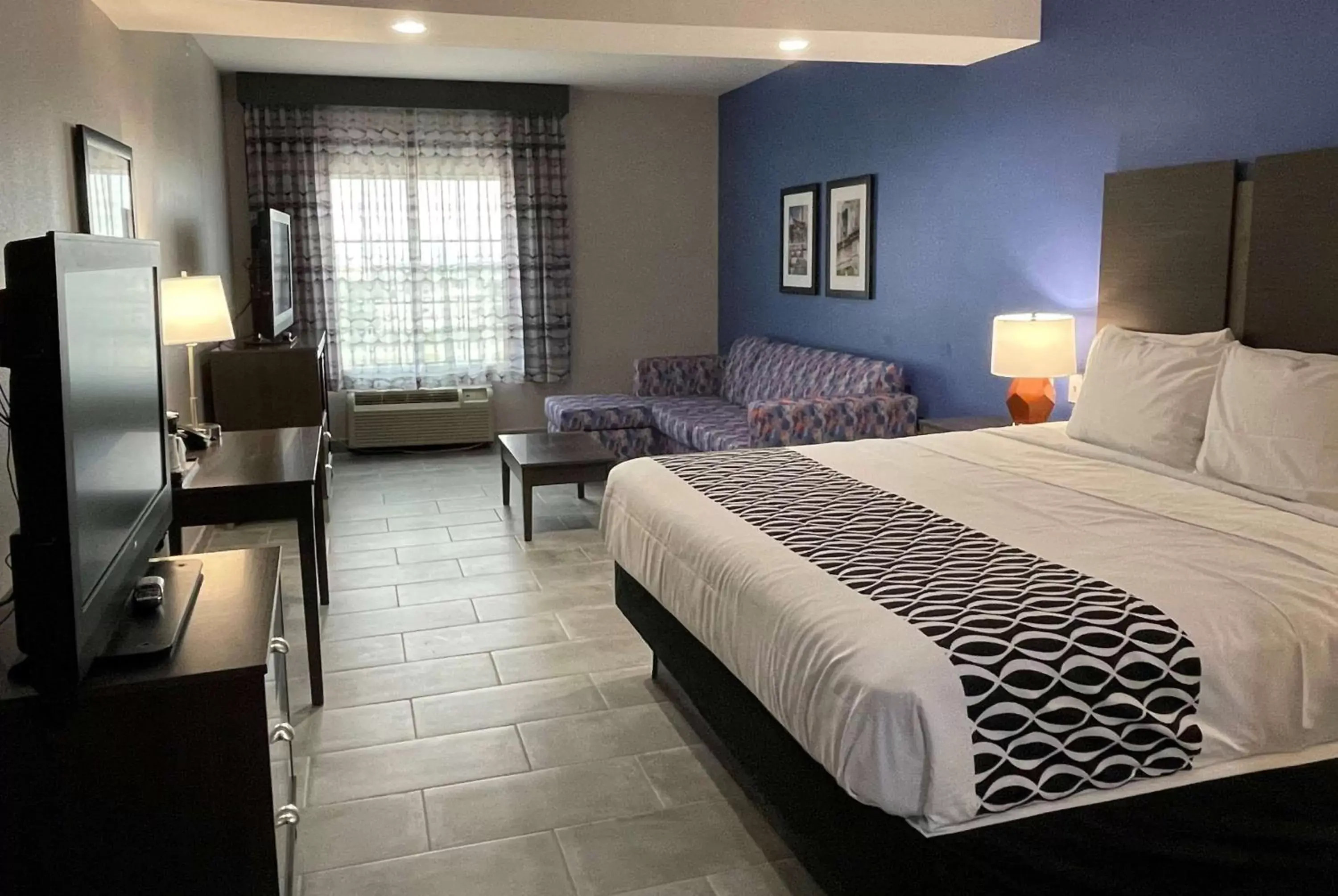 King Room - Mobility Access/Non-Smoking in La Quinta Inn and Suites by Wyndham - Schertz King Room - Mobility Access/Non-Smoking in La Quinta Inn and Suites by Wyndham - Schertz