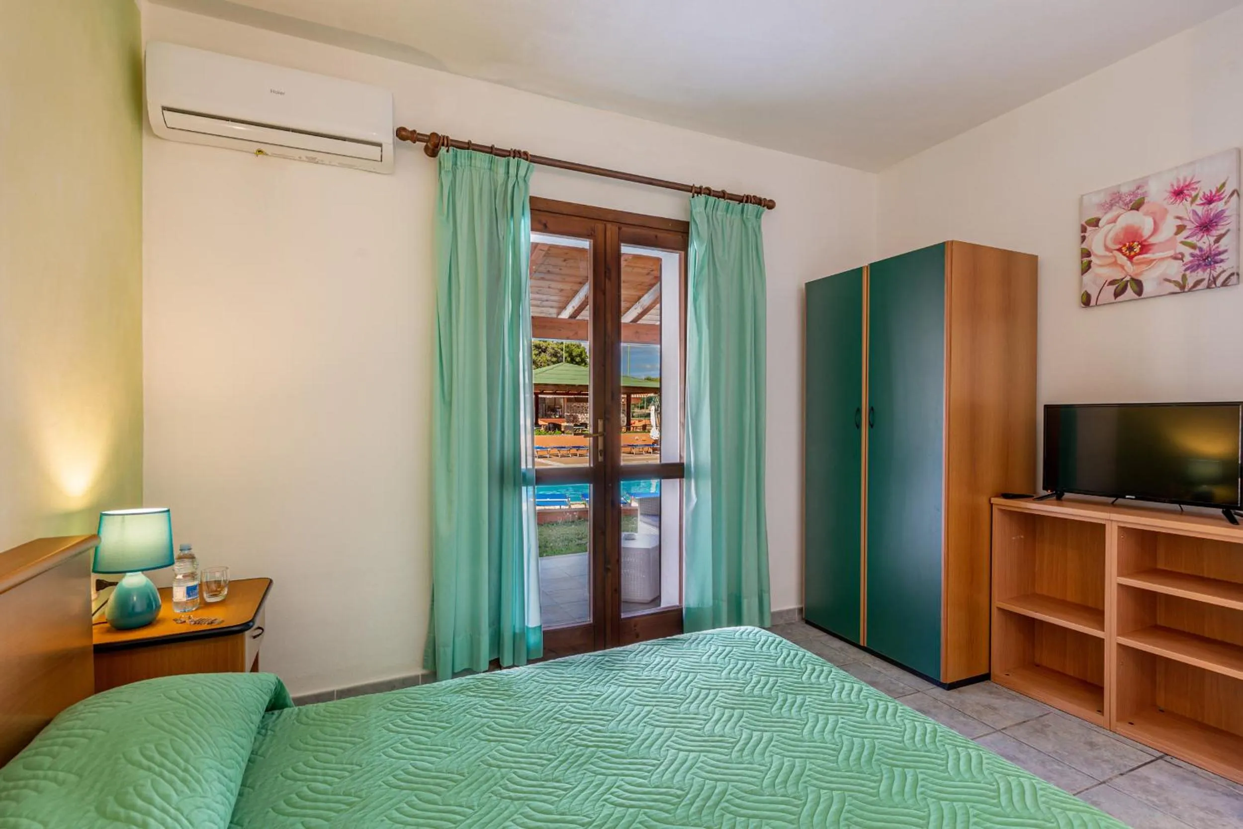 Bed in Marina Manna Hotel and Club Village