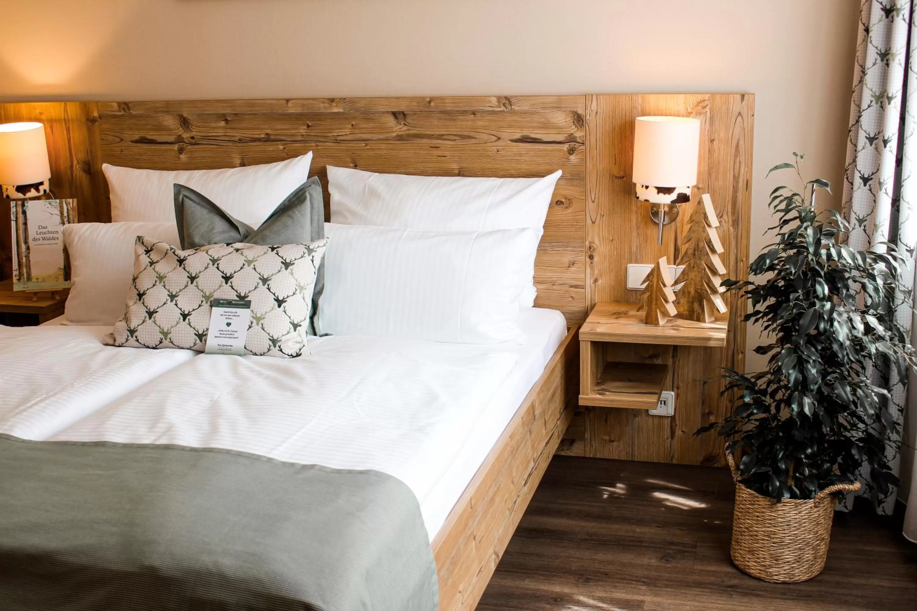 Bed in Hotel & Restaurant Zum Reussenstein