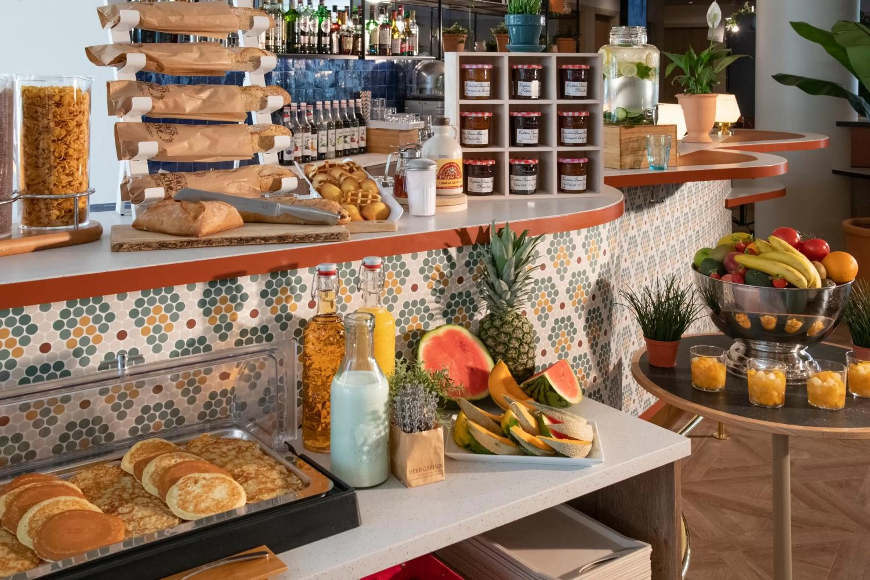 Food and drinks in Novotel Suites Nice Airport