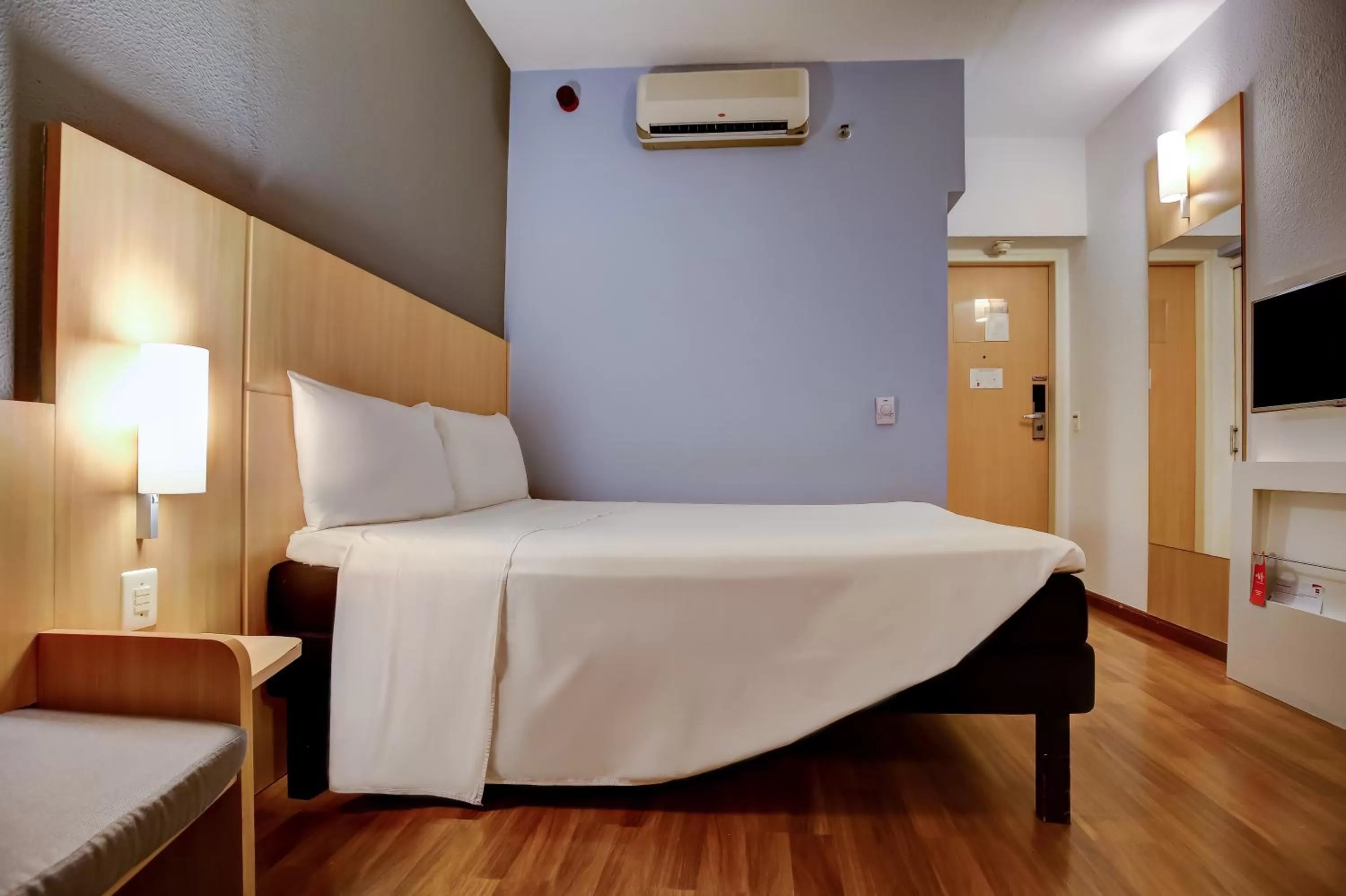 Bed in ibis Vitoria Praia do Canto