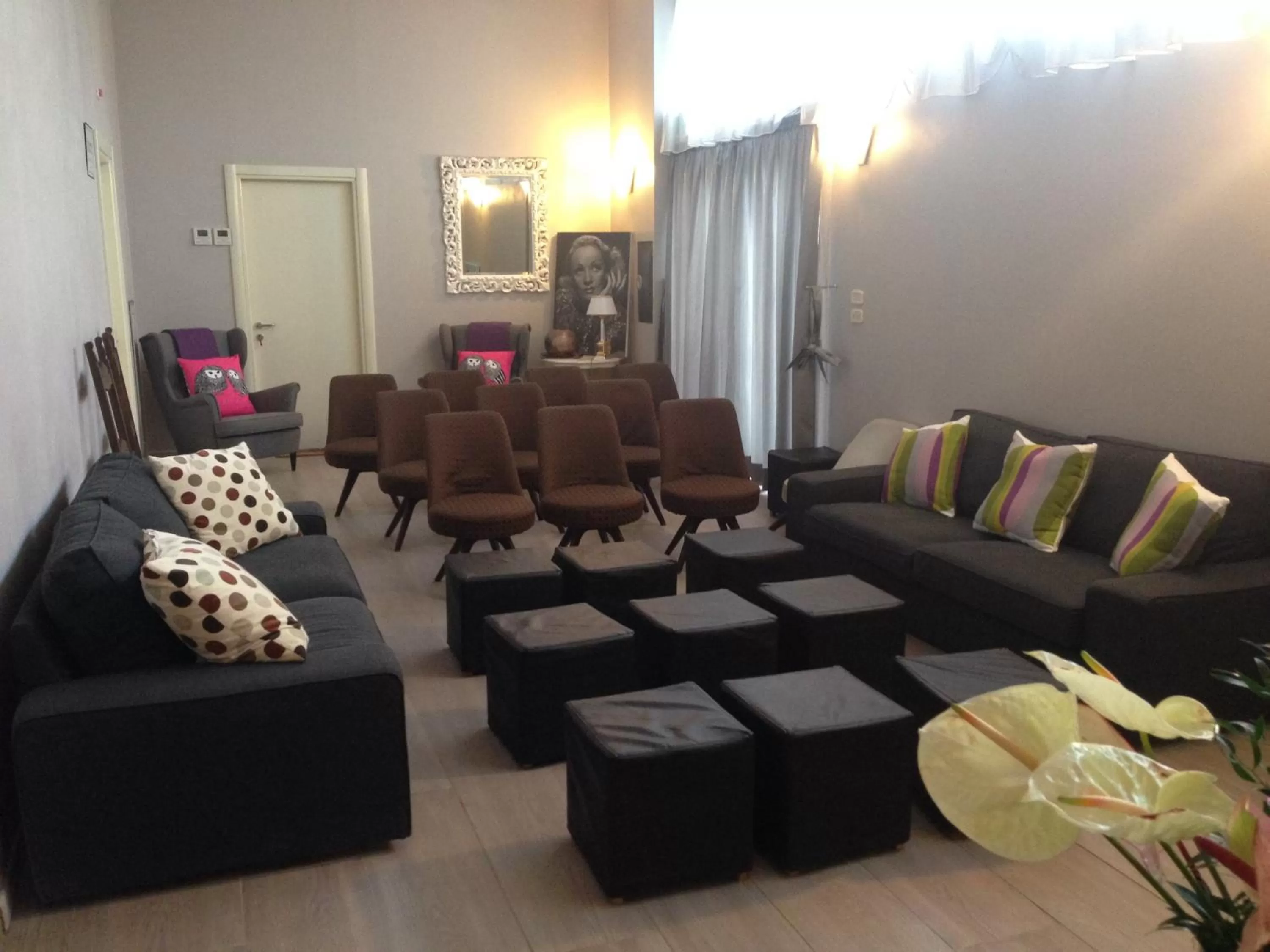 Communal lounge/ TV room in Hotel Piero Della Francesca