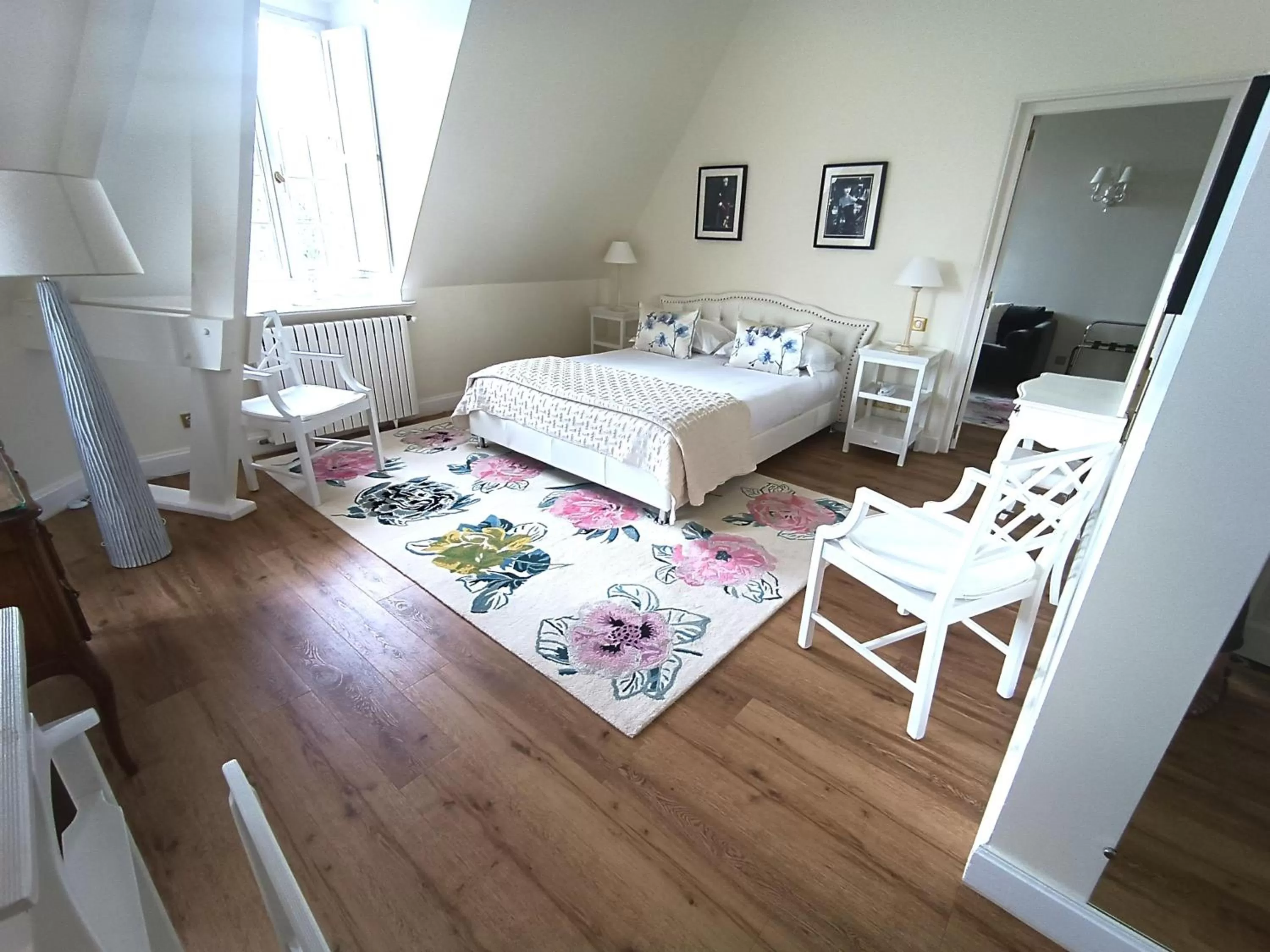 Bedroom, Bed in Chateau De Montreuil