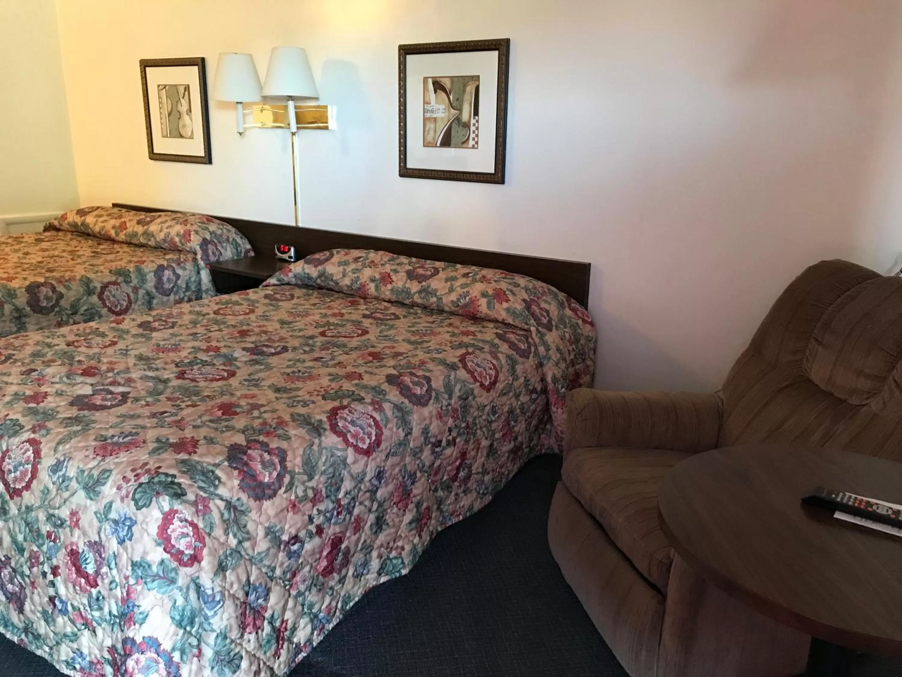 Bedroom in Motel Grand