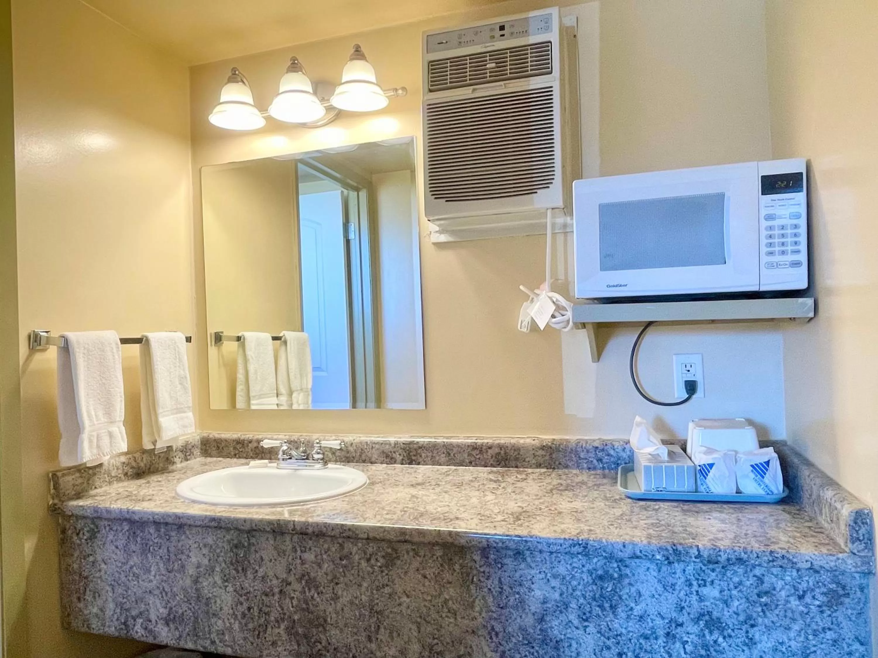 Bathroom in Dockside Inn