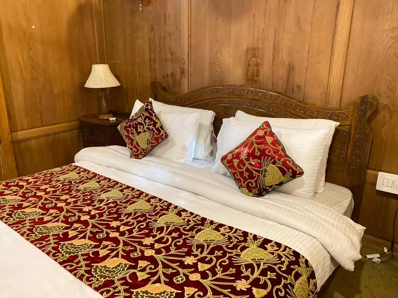 Bed in Nazneen Group Of Houseboats