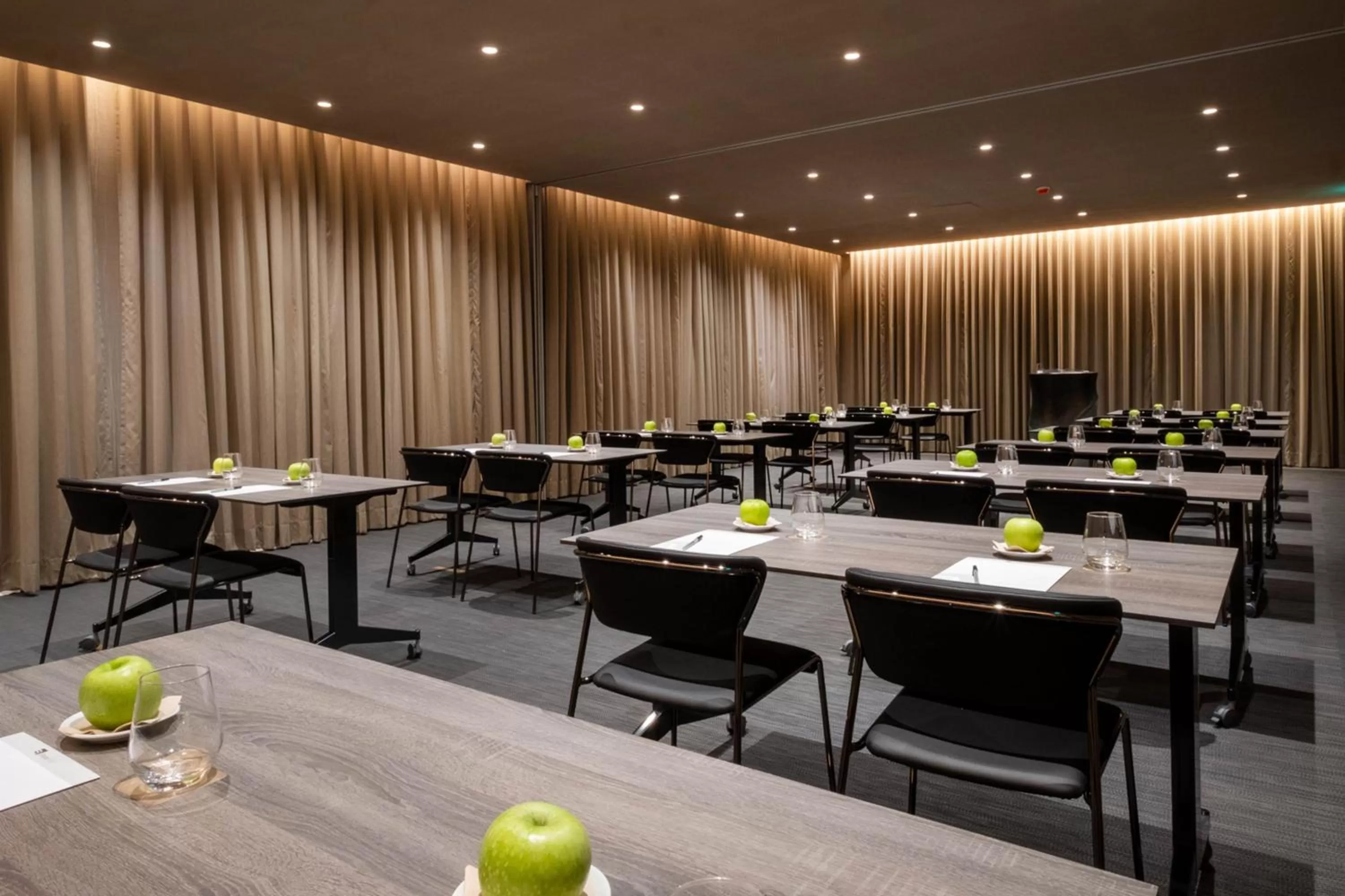 Business facilities in BessaHotel Baixa