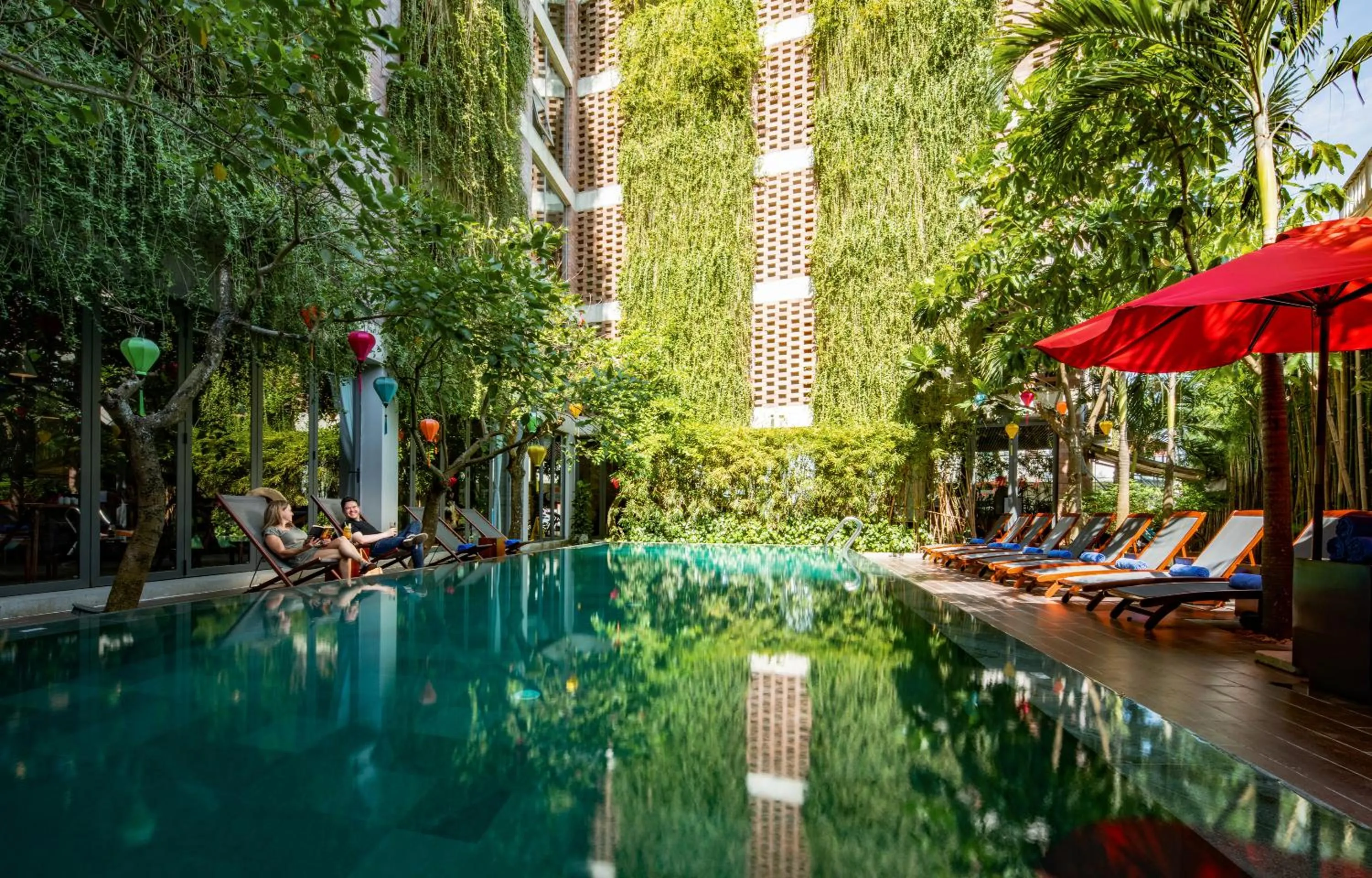 Swimming pool in Mulberry Collection Silk Eco