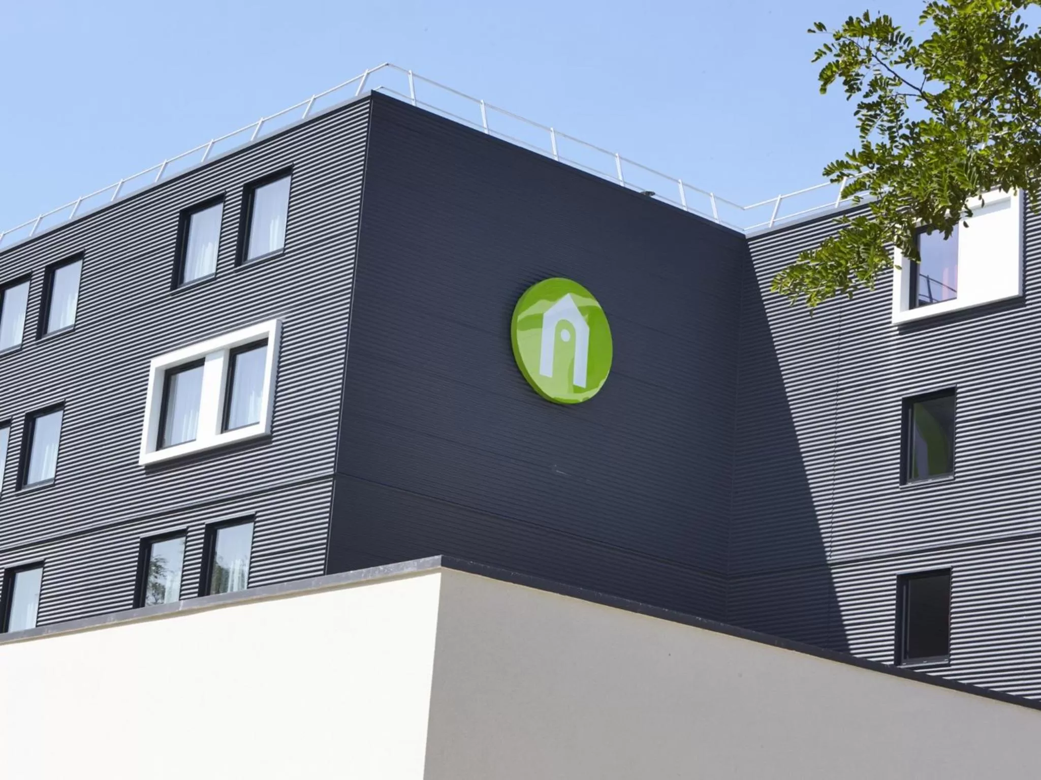 Facade/entrance in Campanile Bordeaux Ouest - Mérignac Aéroport