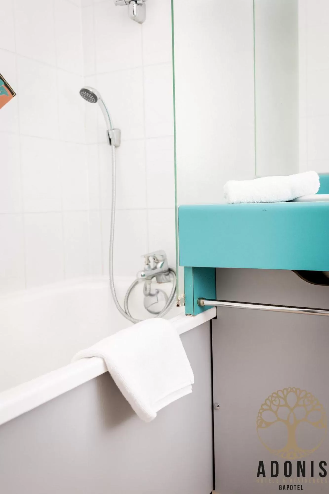 Bathroom in Adonis Gapotel