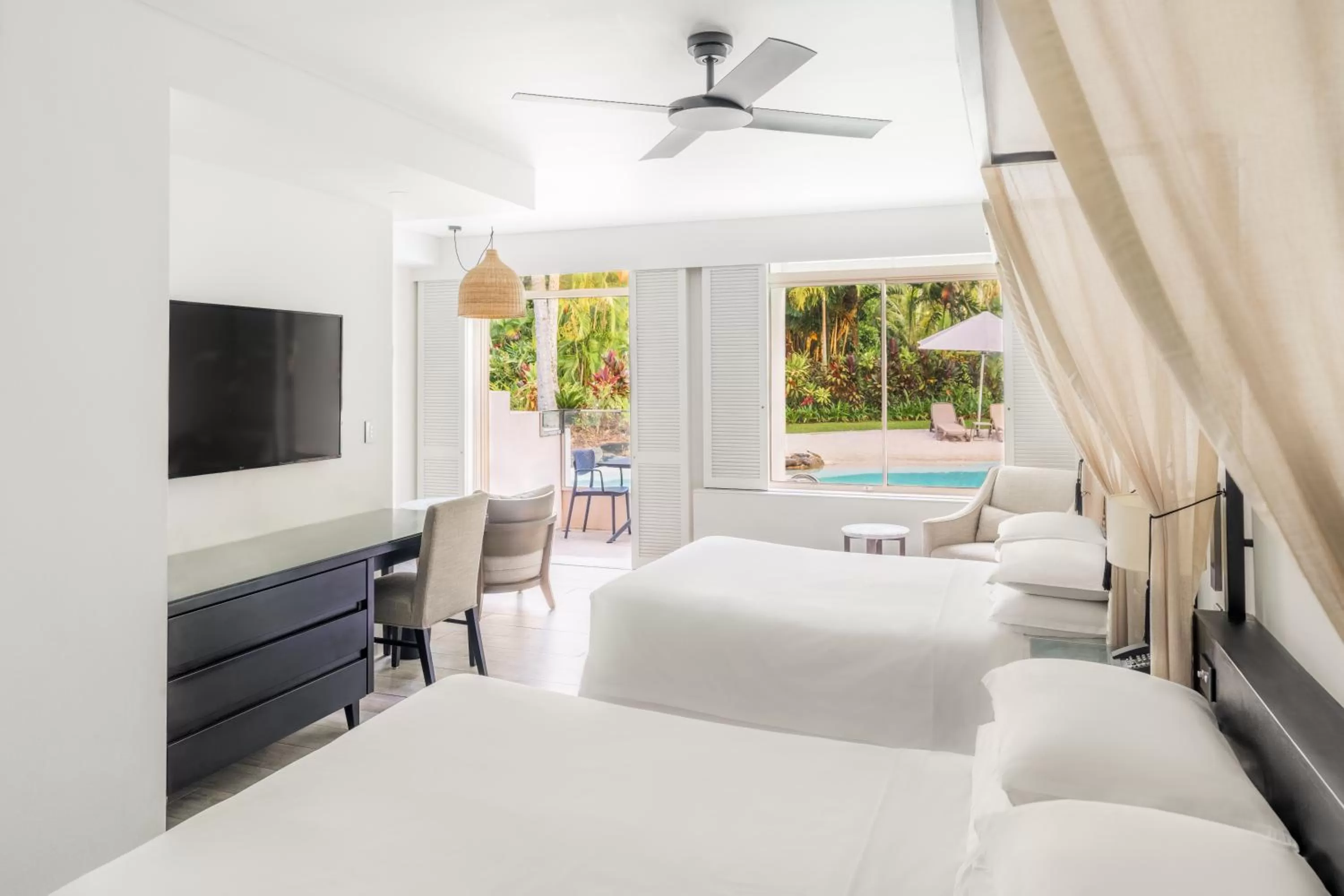 Bedroom, Bed in Sheraton Grand Mirage Resort, Port Douglas