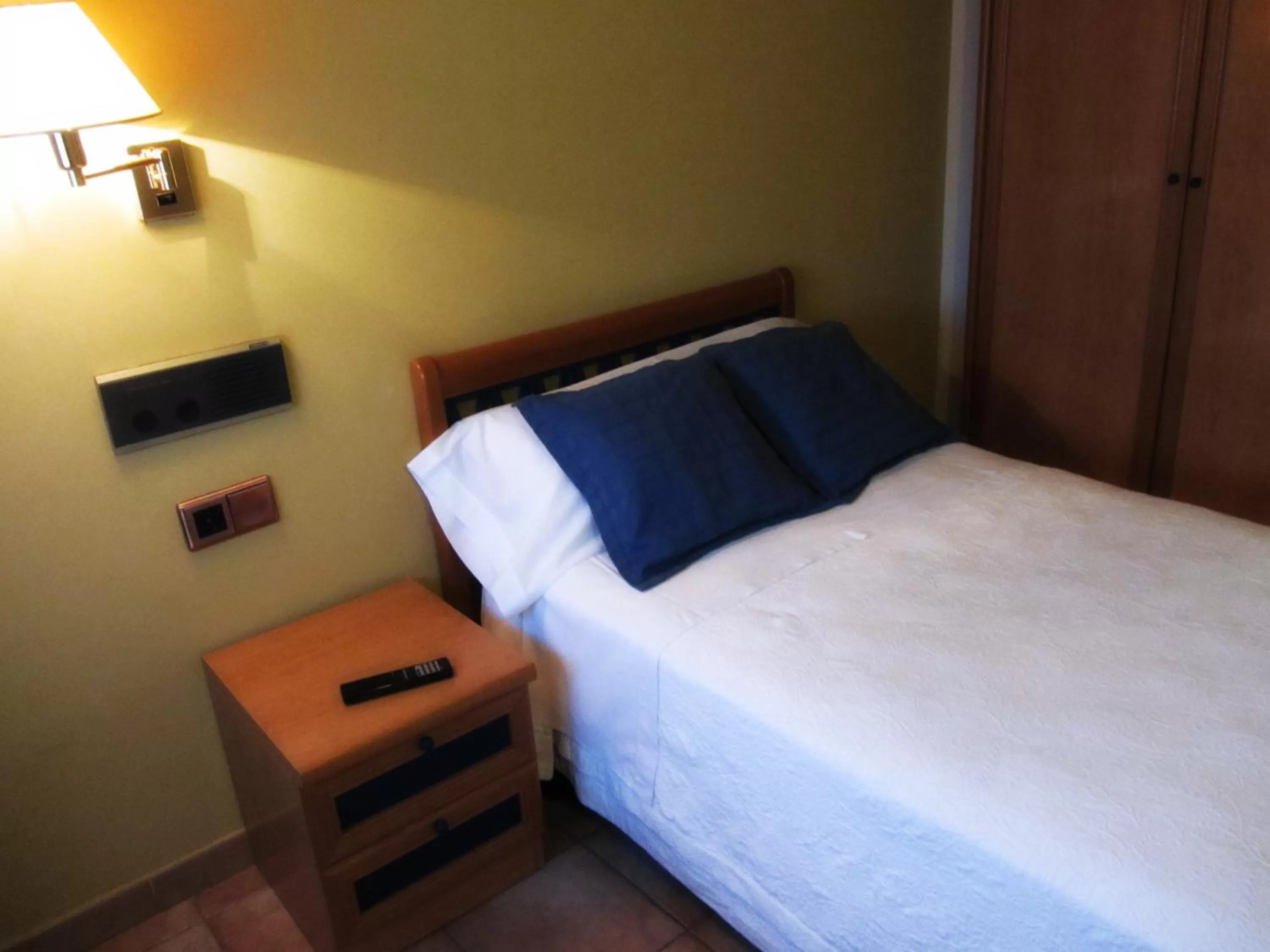 Photo of the whole room in Hotel Villa de Utrillas