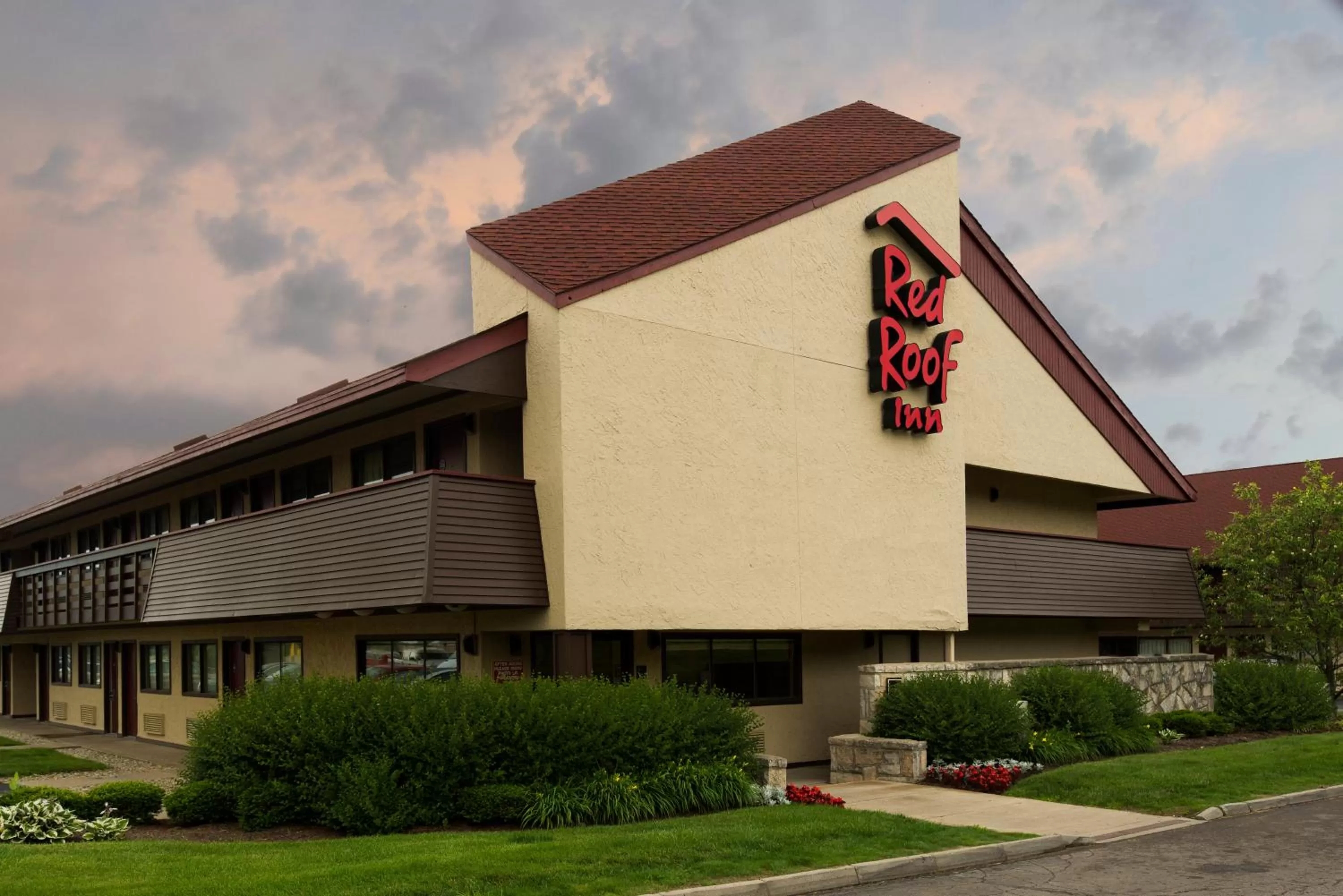 Property building in Red Roof Inn Dayton North Airport