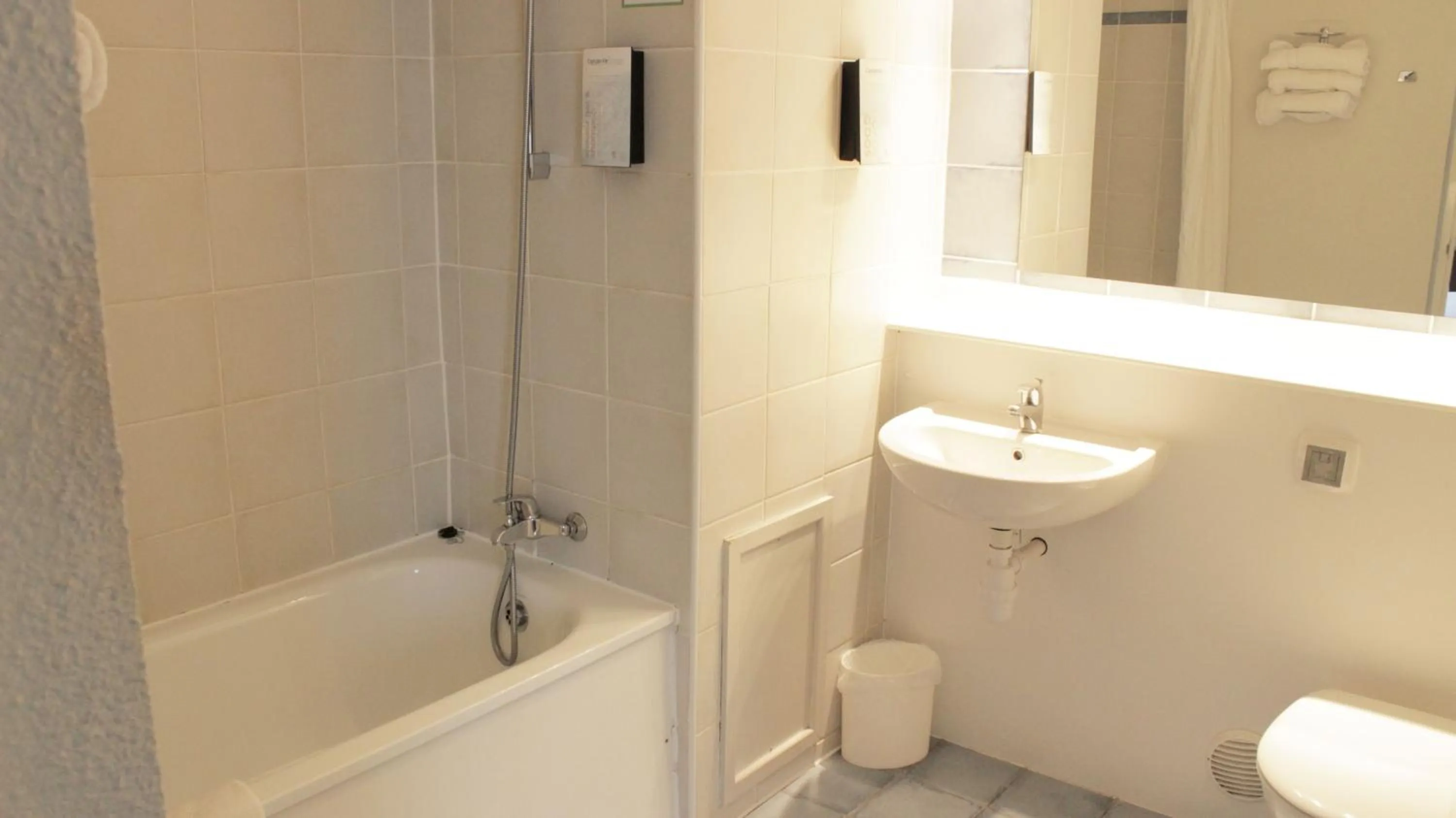 Bathroom in Campanile Liverpool