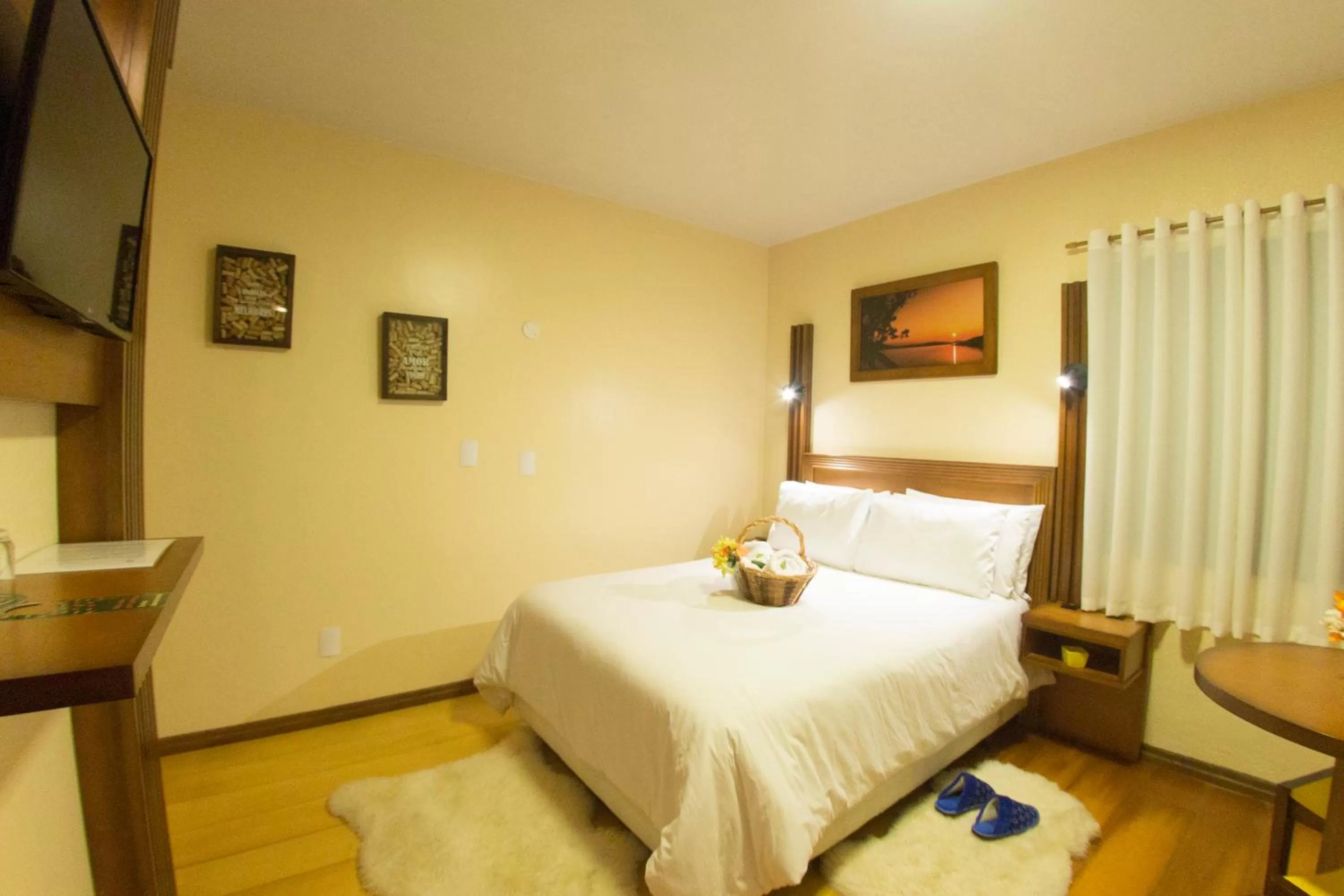 Photo of the whole room, Bed in Pousada Green House by Conrado Vitali